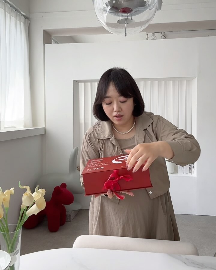 저도 양약.한약 식욕억제제 수도 없이 먹어봤어요
그런것처럼 먹자말자, 식욕뚝은 아니지만 확실이 줄어듭니다!

이건 확실히 말씀드릴 수 있어요
미국 FDA에서 인증받은 성분으로 유일한 천연식욕억제제예요

한의원등에서 성분을 공개하지 않는 (마x성분) 제품도아니고,
양약처럼 향정신의약품이 아니라 호르몬을 교란시키지 않아요!

우린 꾸준히, 깜빡하지말고 챙겨야해요 한두번드시고, 
효과없네? 이러심 절대 안되요!!!

오늘모두출고되셨고, 선착순외에도 제가 더 보내드렸어용

조금만기다려주세요♥️