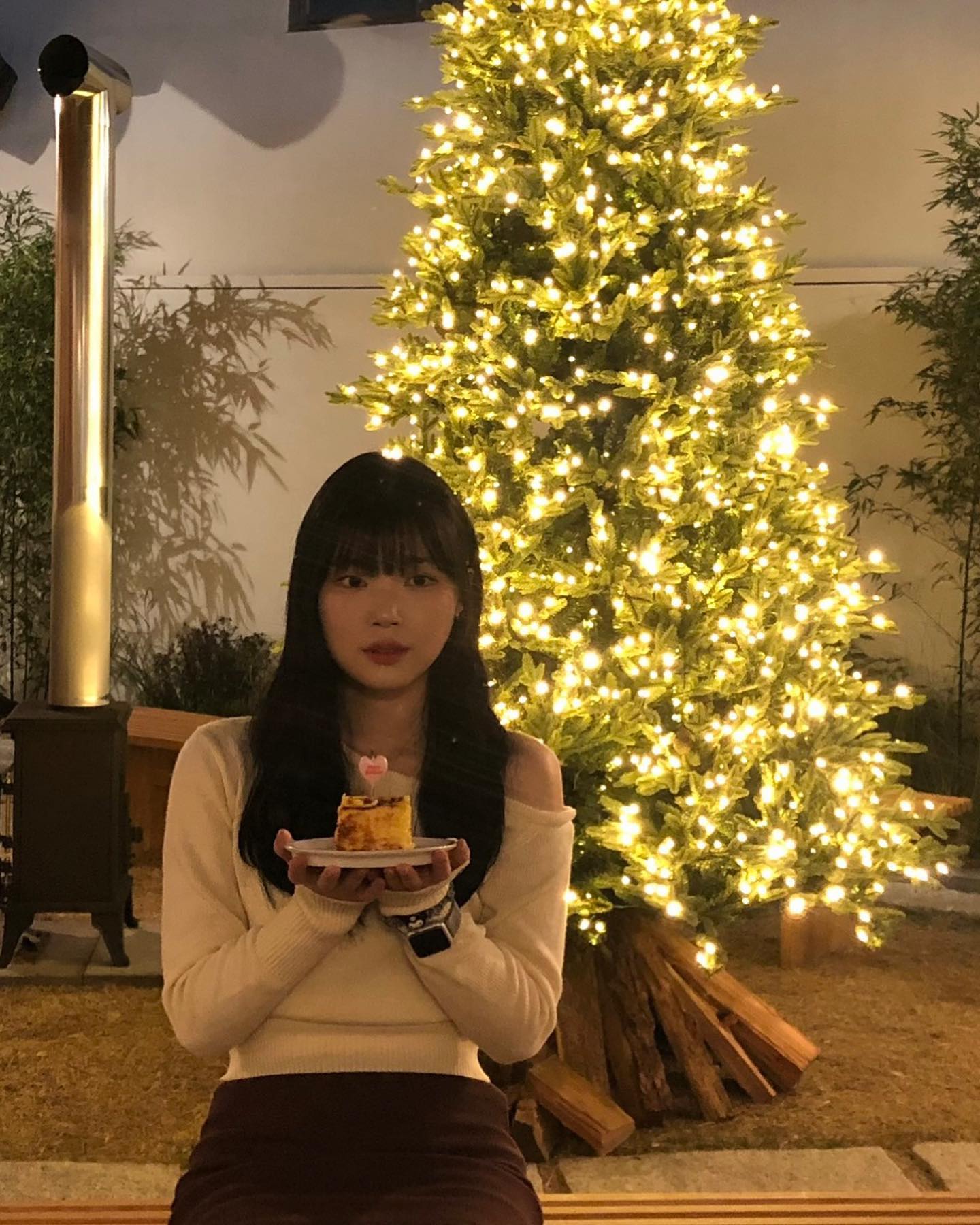 내년은 올해보다 부자가 되게 해주시고 다치지 않고 건강하게 해주시고 사랑하는 사람들 행복하게 해주시고 사랑 받게 해주시고 사랑 나누게 해주시고 먹어도 살빠지게 해주시고 걱정없이 살게 해주시고 삼천포로 빠지는 일 없게 해주시고 만수무강하게 해주시고 죽기전에 우주에 가게 해주세요