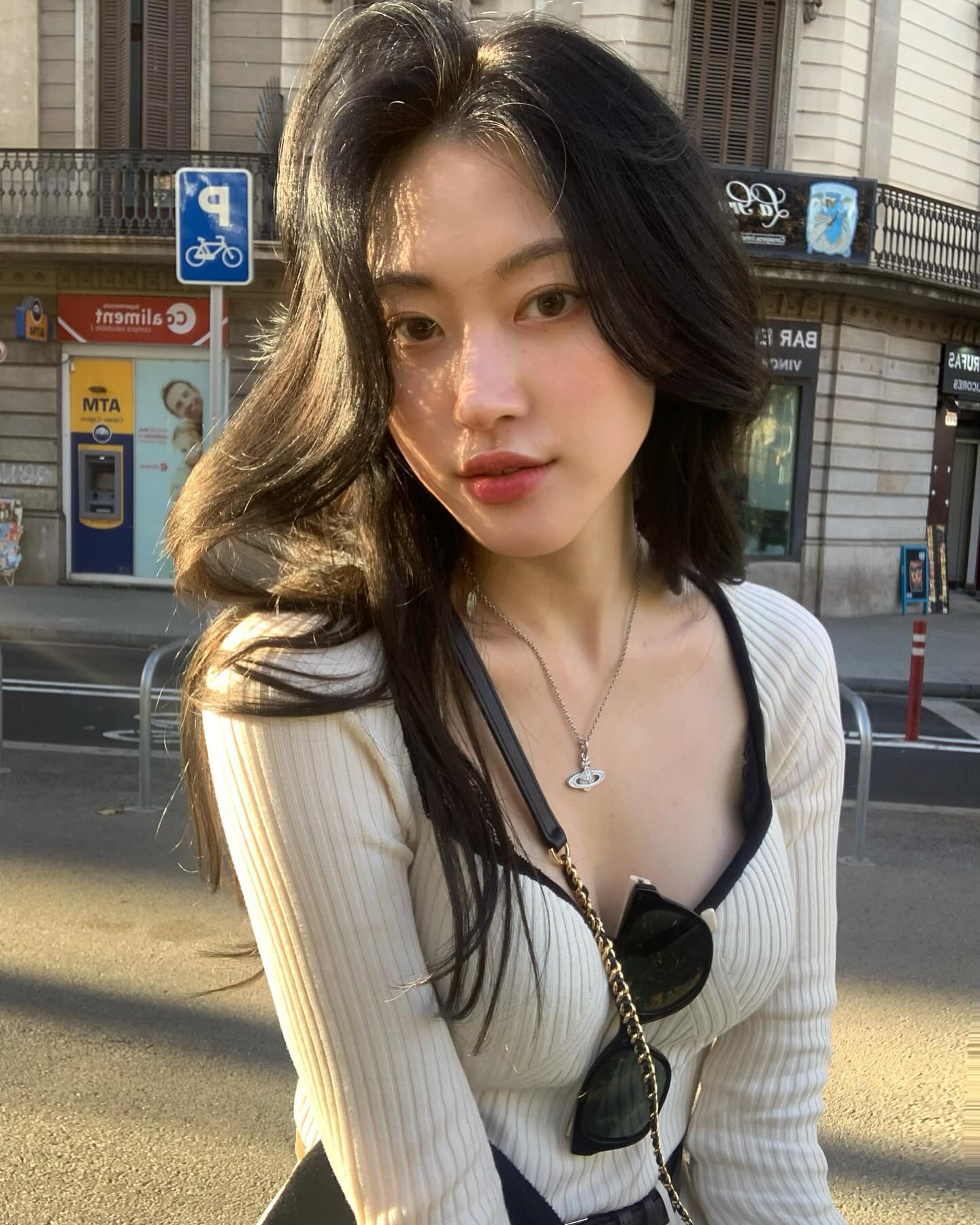 🎄🤍

Last Christmas in #barcelona 🎄
최고기온 20도가 넘을 정도로 따뜻했던 작년 크리스마스
이번 크리스마스는 추워도 가족들이랑,, 다들 멜크🤍