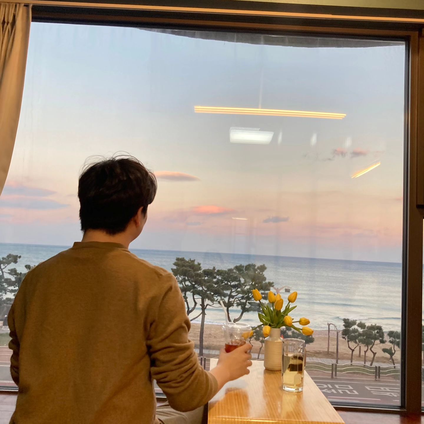 강원도 양양 정암해변 '스테이윤슬' 

창가에서 바다를 보면서 힐링하고 밤에 야경보면서 음식도 먹기 좋은 펜션!

#강원도 #양양 #속초 #정암해변 #펜션 #스테이윤슬 #여행 #국내여행 #바다 #해변 #데이트 #커플 #맛집 #먹방 #일상 #회 #홍게 #일상 #브이로그 #vlog #힐링 #여행스타그램