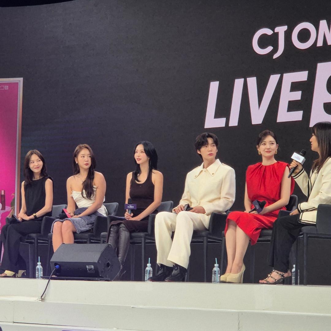 새회사 들어오자마자 모바일 라이브쇼 TF 진행하면서  바쁘게 지내고 있습미댜. 너ㅓㅓㅓㅓ무 바뿌지만 또 이 세계는 처음이라 긍정 끌어올리는 즁 ~_~ 패션뷰티유아동리빙신상 5개 PGM 10주 동안 많관부💓