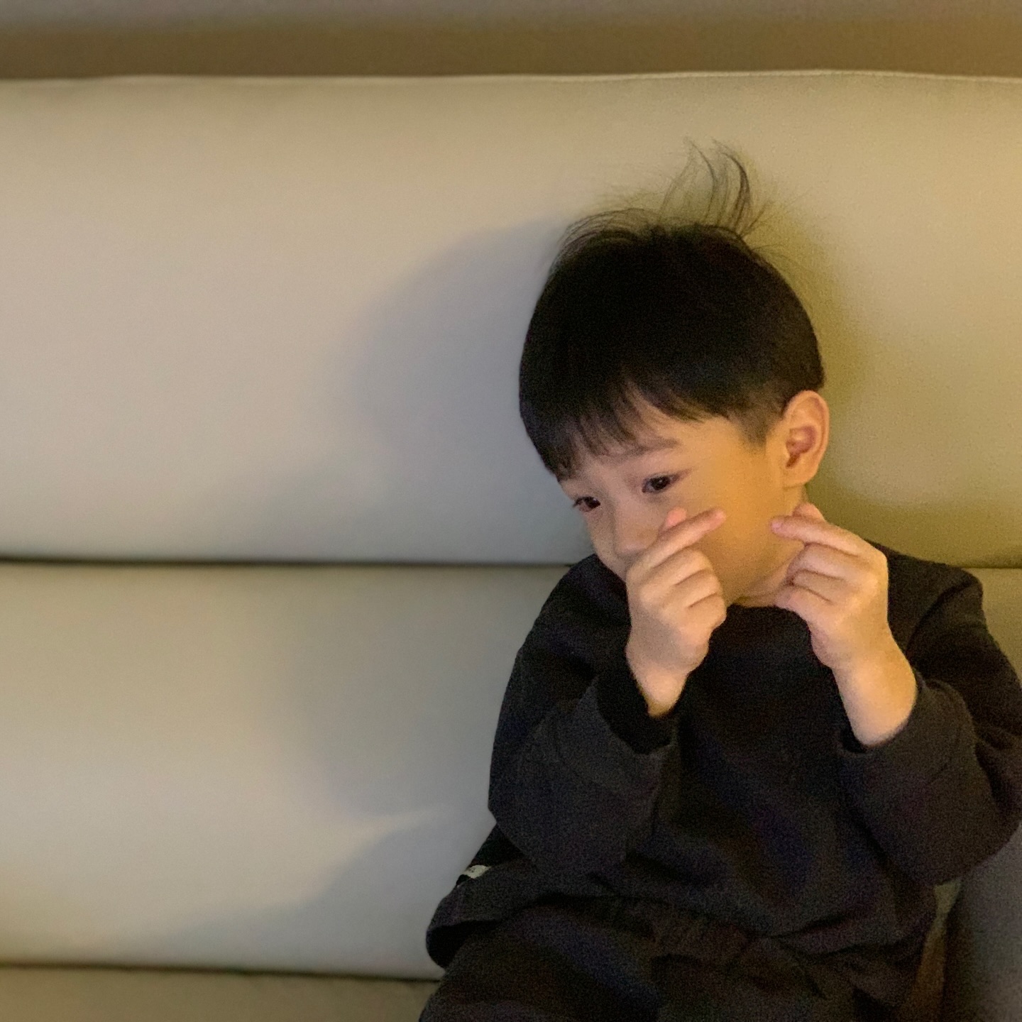 머리엔 까치집 짓고서 사랑한다며 손가락하투🫶🏻
사랑스런 나의 1번 아기, 좋은 하루 보내✨

#호야241주 #둥지호야