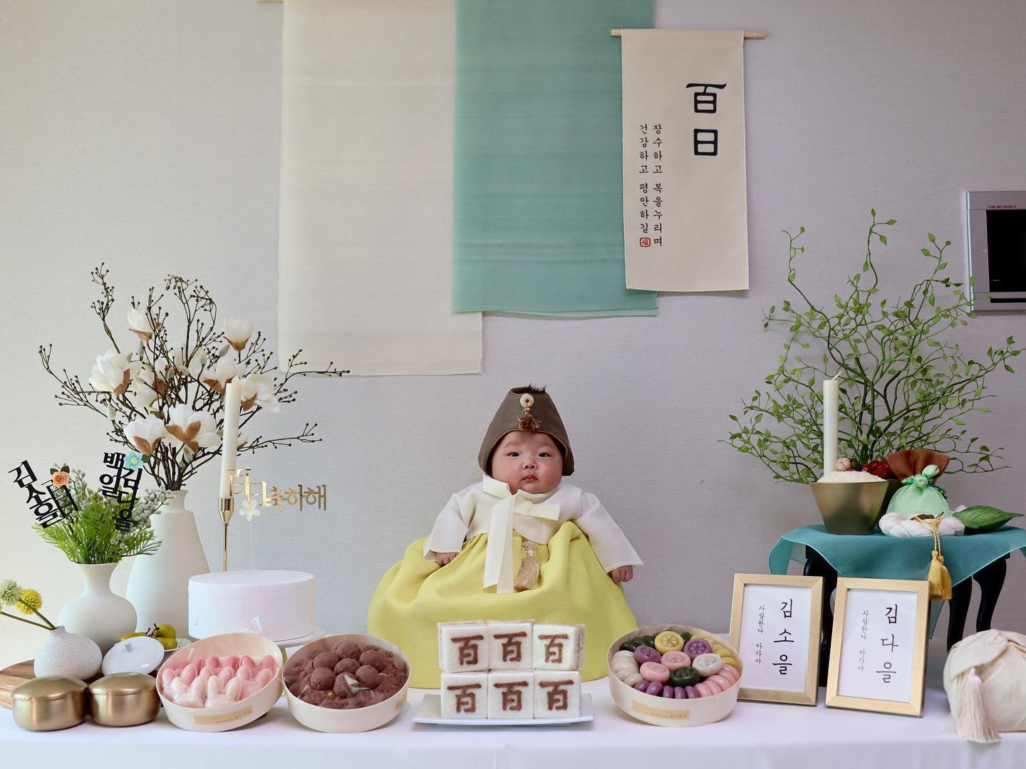 너의 모든날을 함께할게, 소을💛
100일동안 건강하게 자라줘서 고마워
사랑해💛 세상에서 젤소중한 우리딸
-
-
#백일상대여 #너의날오늘 #백일상추천
#친절한사장님 #셀프백일상 #self
#셀프백일촬영 #백일사진 #백일떡
#설기만나 #한복 #백일셀프스냅