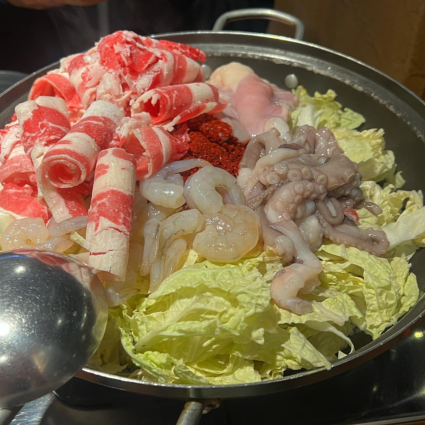 #종로맛집 #대성식당 #낙곱새 
3인세트 낙곱새로 차돌사리도 추가된 건데 !!
엄청맛있대서 기대하고 갔는데 3명중 2명이 실망 😢
건더기도 부족 양념도 부족한맛이여서 두번은 방문 안할것같아요