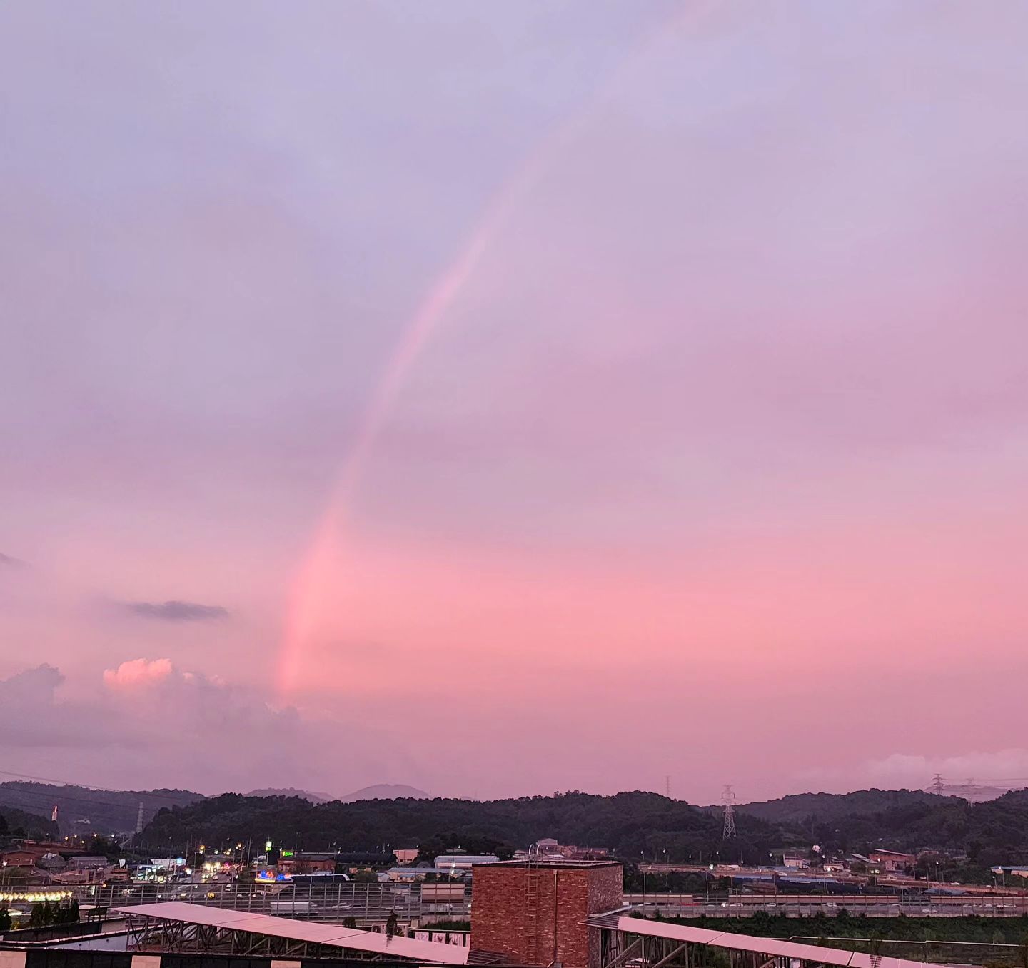 Pink sky with a rianbow 🌈