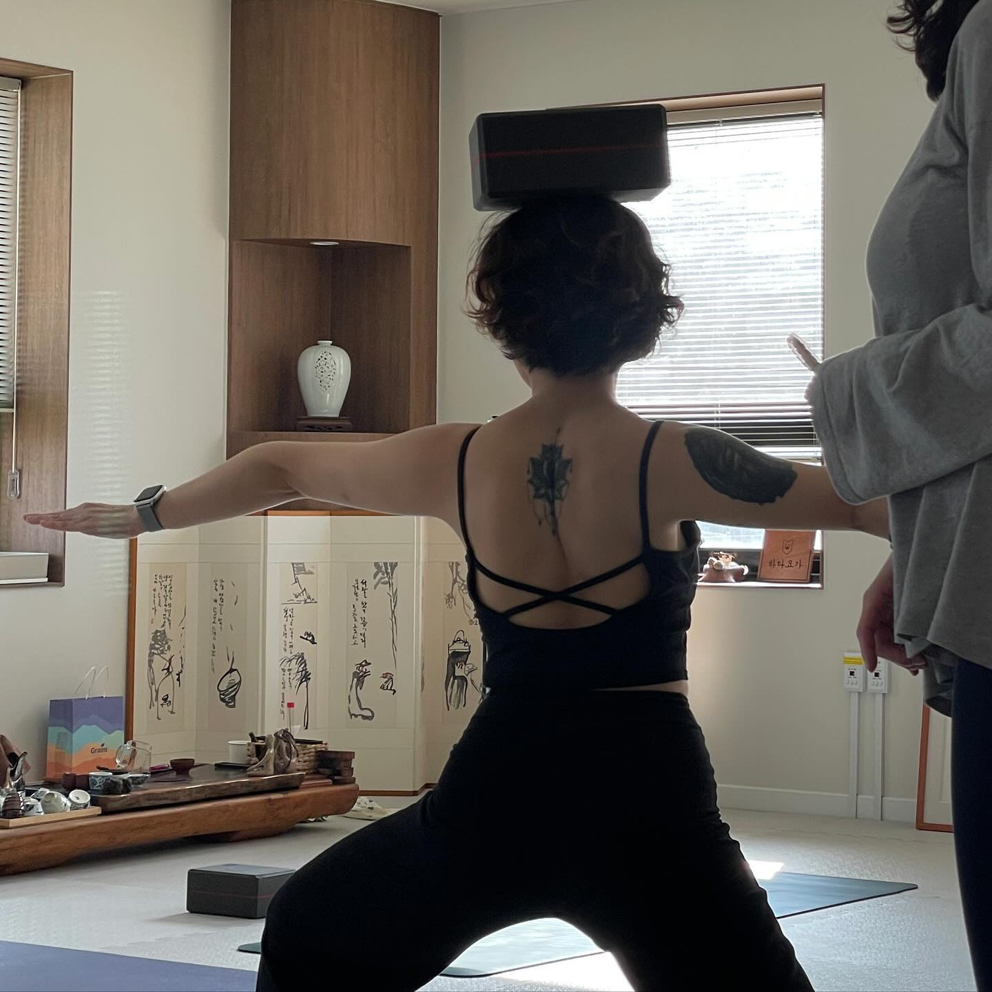 근황✨✨
1️⃣ 고장난 심신을 같이 수련중🧘🏻‍♀️
2️⃣ 산책하며 고양이로 이너피스🐱
3️⃣ 이사준비로 당근 나눔
4️⃣ 요리세포 깨우면서 스킬업 중🧑‍🍳
5️⃣ 또다른 취미가 될거 같은 차 생활🫖🍵

많이 건강해지고 바쁜 요즘! 
보람찬 나날✨