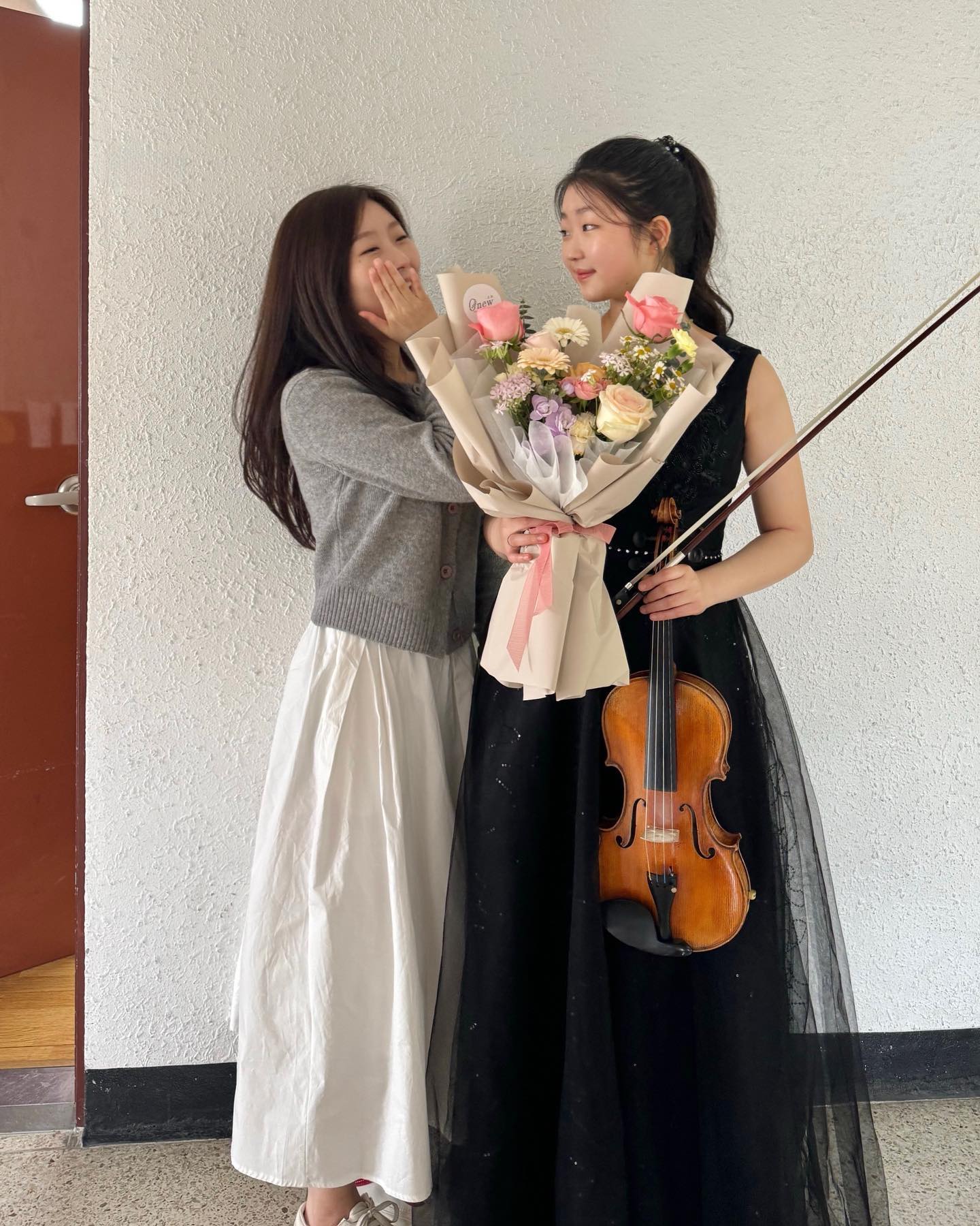 ♡ᵎᵎᵎ
틴에이저 슈퍼스타🎻
동생 덕질이 제일 재미있는 언니

𝐈 𝐚𝐦 𝐚 𝐛𝐢𝐠 𝐟𝐚𝐧 𝐨𝐟 𝐲𝐨𝐮𝐫𝐬 ⁽ᵕ̈⁾