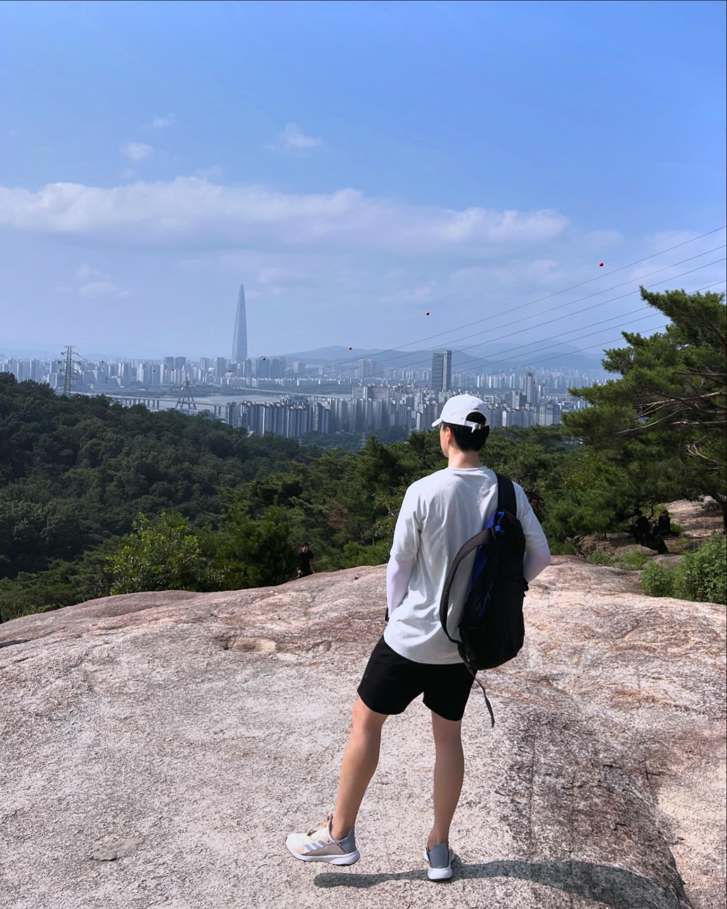 주말 아차산 등산 데이트!!!
아차산 경사도 낮은데 재미있는 등반 코스 짱짱!!

#20대남자패션 #쉬운코디 #남자패션 #fashion #ファッション #여름코디 #아디다스 #등산 #아차산