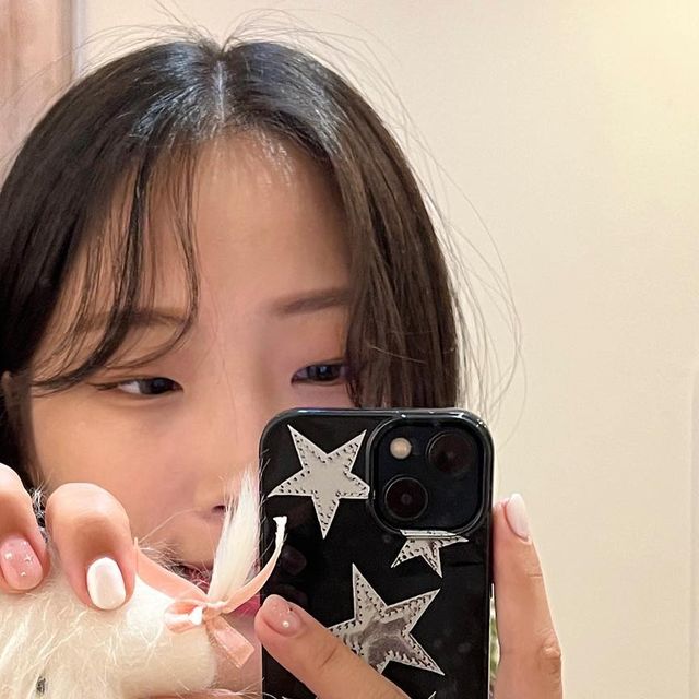 햐 진 on Instagram: "끝나지 않은 네일 자랑 ◡̈⋆* #제이블링네일 #상무지구네일"
