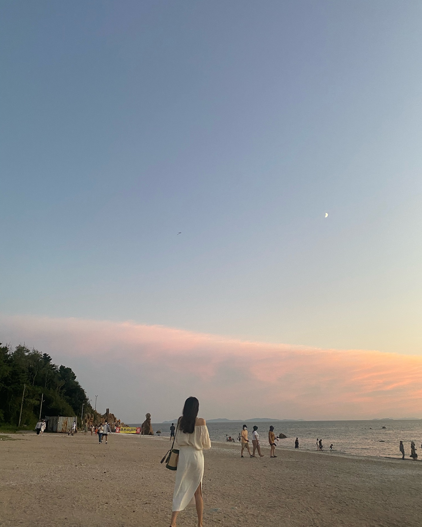 우와아 핑크핑크 🫠
이런 하늘 본적 있어?💓

장마기간 끈적이지만
이런 하늘은 여름에만 볼수 있다구🧚

멀리가지않아도 바다와 노을 모두 예쁜
#영종도 #을왕리해수욕장 에서 주말만끽🫠

#을왕리 #을왕리여행 #을왕리가볼만한곳 #을왕리핫플 #을왕리해변 #서울근교바다 #영종도여행 #영종도핫플 #영종도가볼만한곳 #노을사진 #노을맛집 #선녀바위 #선녀바위해수욕장 #선녀바위해변