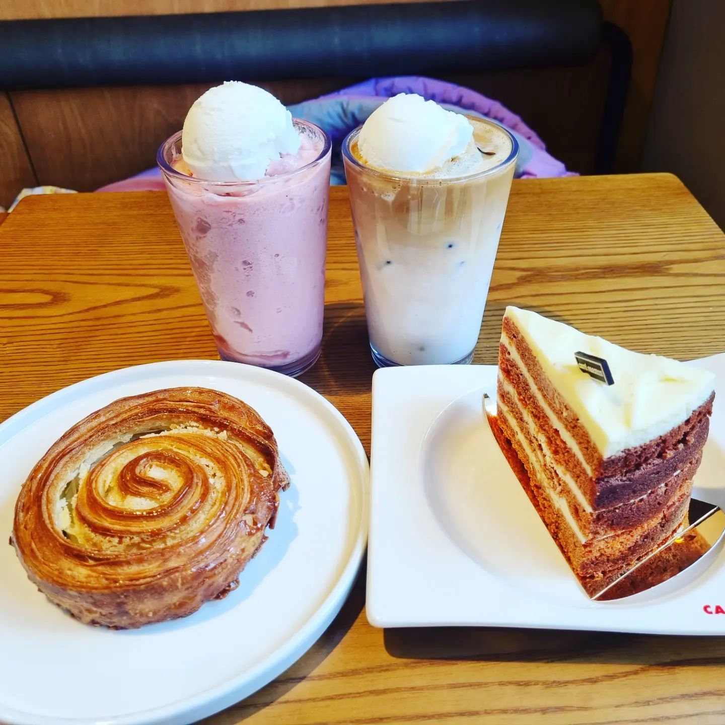 #파스쿠찌
여보가준쿠폰으로
하유니랑카페데이트♡
하유니가좋아하니나도좋네😍😍
.
.
#솔티젤라또카페라떼 #파스쿠찌솔티젤라또카페라떼 #퀸아망 #아몬드퀸아망 #레드벨벳케이크 #스트로베리요거트그라니따 #파스쿠찌스트로베리요거트그라니따 #카페데이트