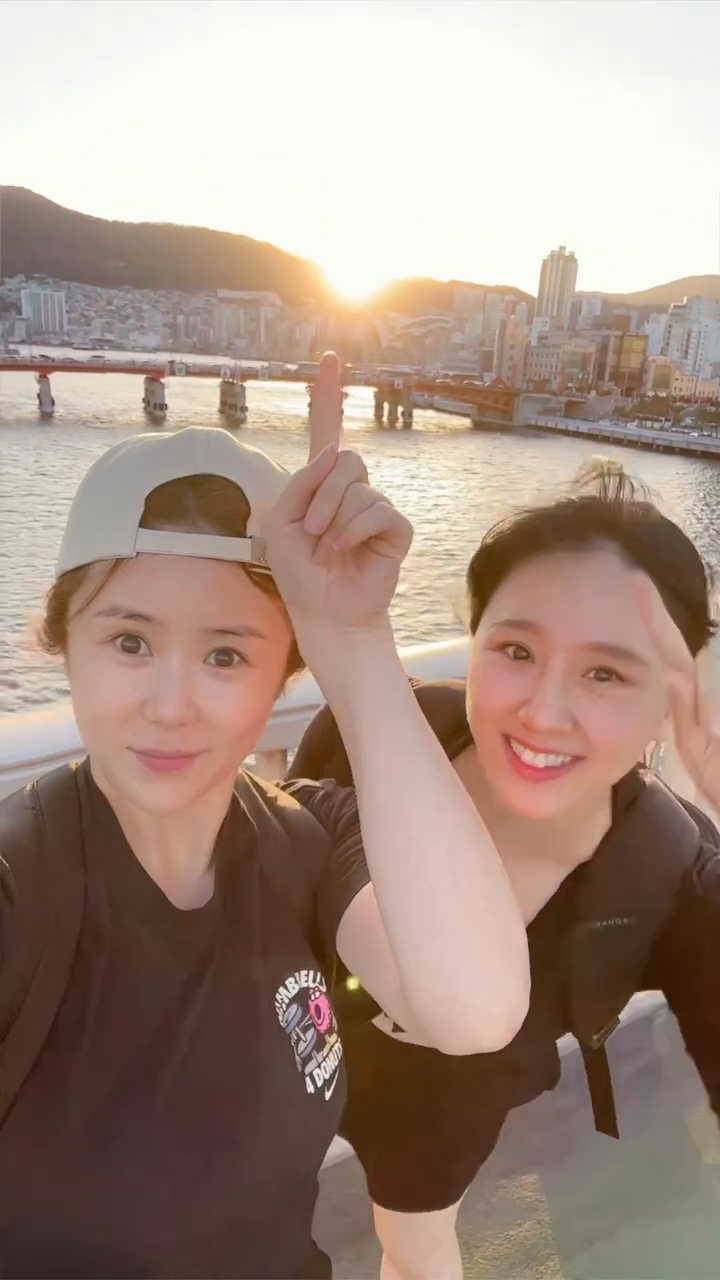 오늘도 자비 없는 부산 바다 바람과
예쁜 노을 🌇