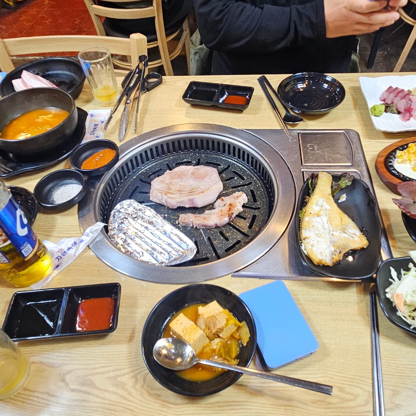 #돈회대박🐷🐟 

븐명 나는 회나 스키다시를 먹고 오빠는 고기위주로 먹고 간단하게 먹고 오자고 했는데...

그건 정말 어려운미션이었다...ㅎ

#부천맛집

유튜브나온 맛집 찾아다니는 잼