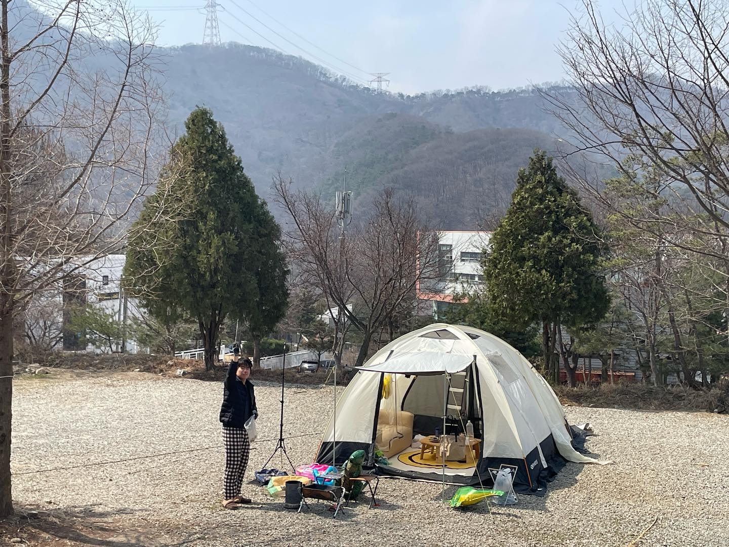 여기도 유명한 #키즈캠핑장 #나인힐스 #구봉산오토캠핑장 

3월 중순이 지났는데도 일교차가 너무 커서 낮엔 반팔, 저녁엔 팬히터신세😳

더워서 활짝 열었는데 벌써 모기가 있다ㅠㅠ
urbanside.kr 사이드 방충망 만들어주세여!!!!!

#아기랑캠핑 #어반사이드 #리빙쉘텐트 #스타체이서  #camping #좌식캠핑 #샤오미에어쇼파 #에어쇼파 #캠핑쇼파 #룸엔티비 #룸앤티비2세대