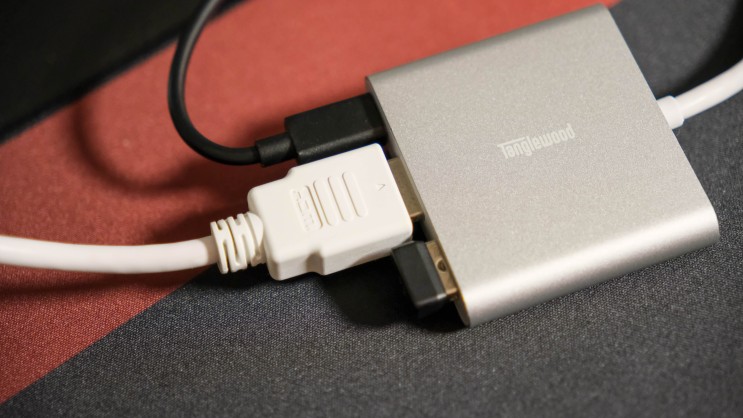4K 지원 C to HDMI 탱글우드 3 in 1 노트북 멀티허브