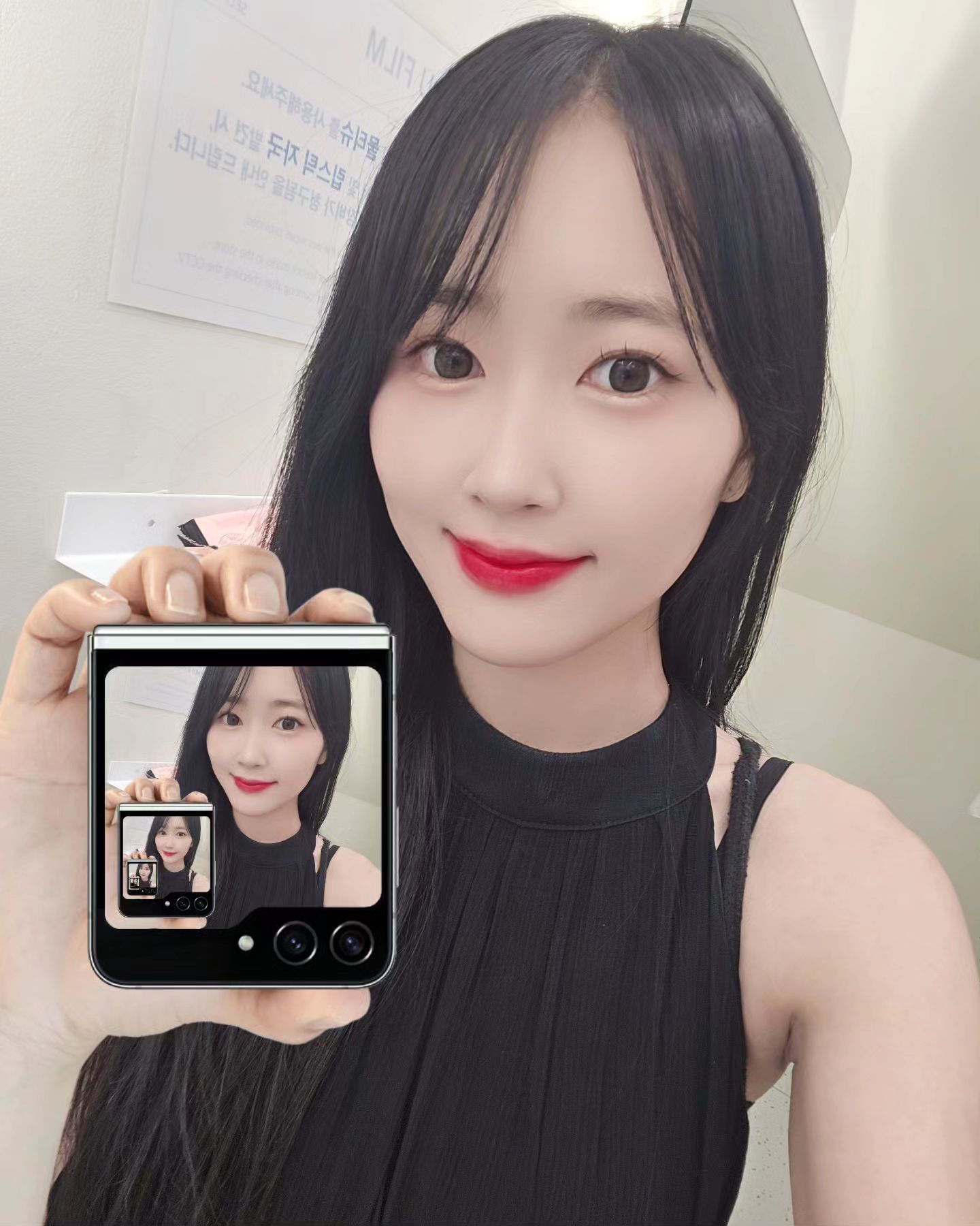 제 손이랑 폰 아니고 스노우 필터 적용한거예요
Z플립5 쓰고있어서 너무 자연스럽죠? 😆🤳 

너만 없어 제트플립,, ♡

#Flex거울셀피챌린지
#GalaxyZFlip5
#스노우 #삼성전자이벤트 #좋아요반사 #댄스팀투유