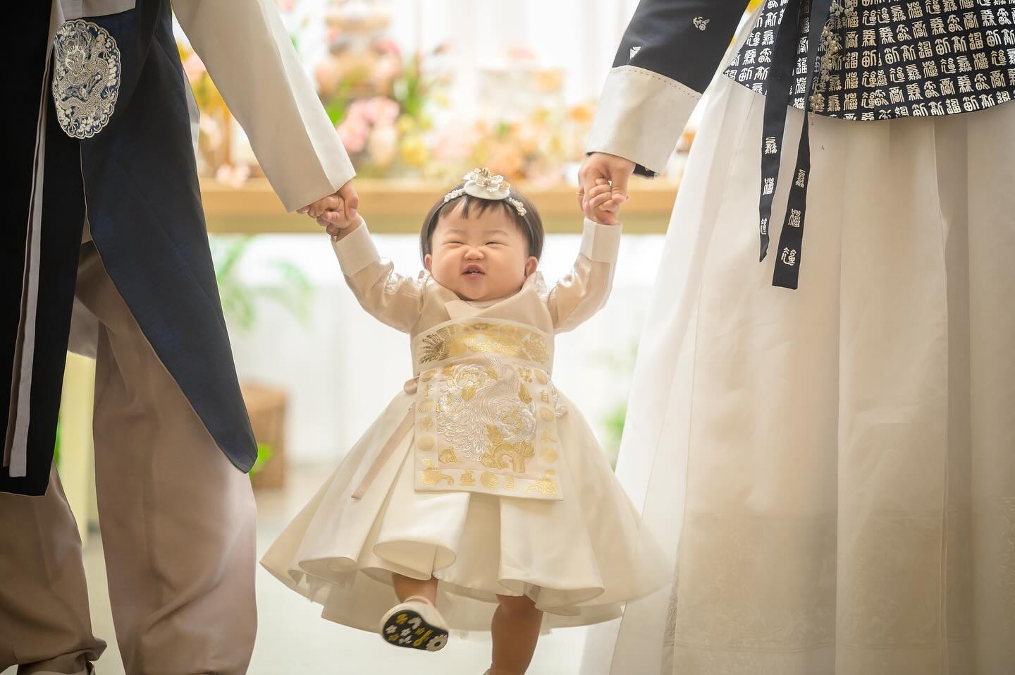 돌잔치 스냅 나와따 !!!! 
포토샵 하나도 안해주는거 
킹받지만 .. 색감으로 커버친ㄷ..
완전 컨디션 좋게 잘 해준 
시은이한테 무한감사 💗