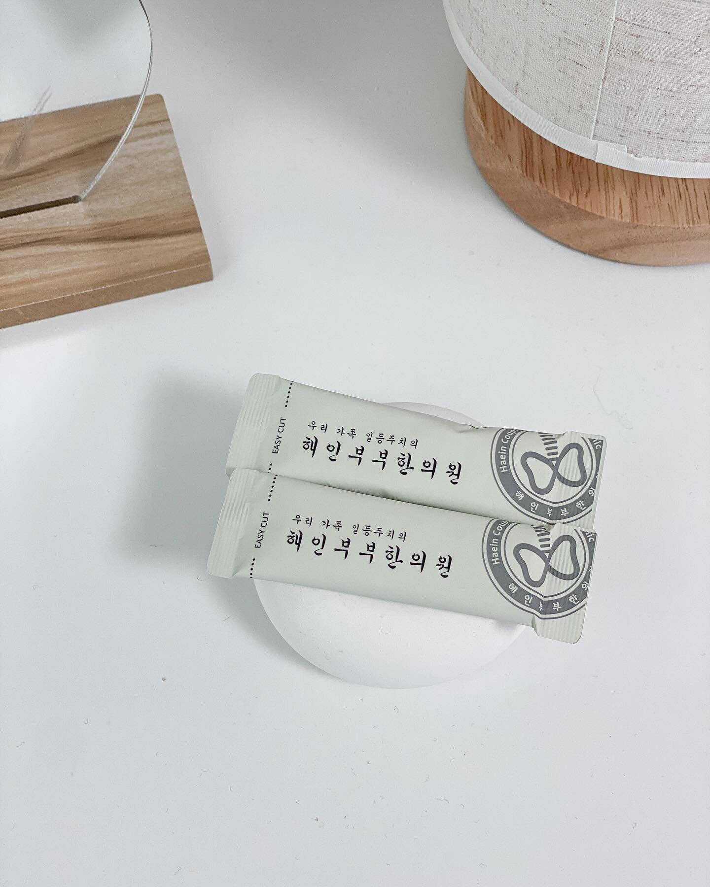 꾸준히 챙기면서
식욕도 조절되다보니
어느정도 먹고싶은건 먹고
건강하게 관리중 :)

환이라 챙기기도 간편해서
이젠 가방 속 필수템💛
오늘도 해인감비환~

#다이어트 #식욕조절 #직장인다이어트 #다이어트보조제 #다이어터 #한약다이어트 #수원해안부부한의원 #해인감비환