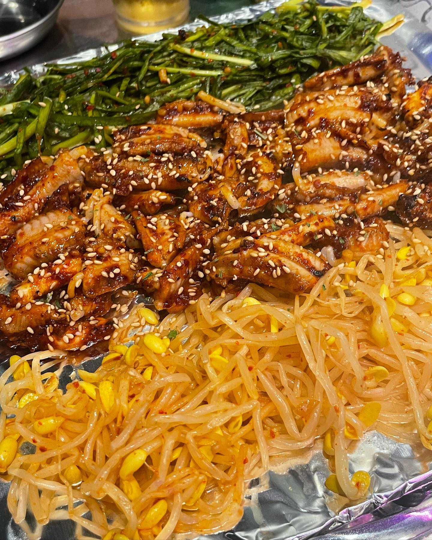 직화로 구워서 불맛나는 양념꼼장어랑 닭발 개맛도리❤️

📍#상봉 #꼼주 
(서울 중랑구 봉우재로33길 62 1층)

#중랑맛집 #상봉맛집 #꼼장어맛집 #닭발맛집