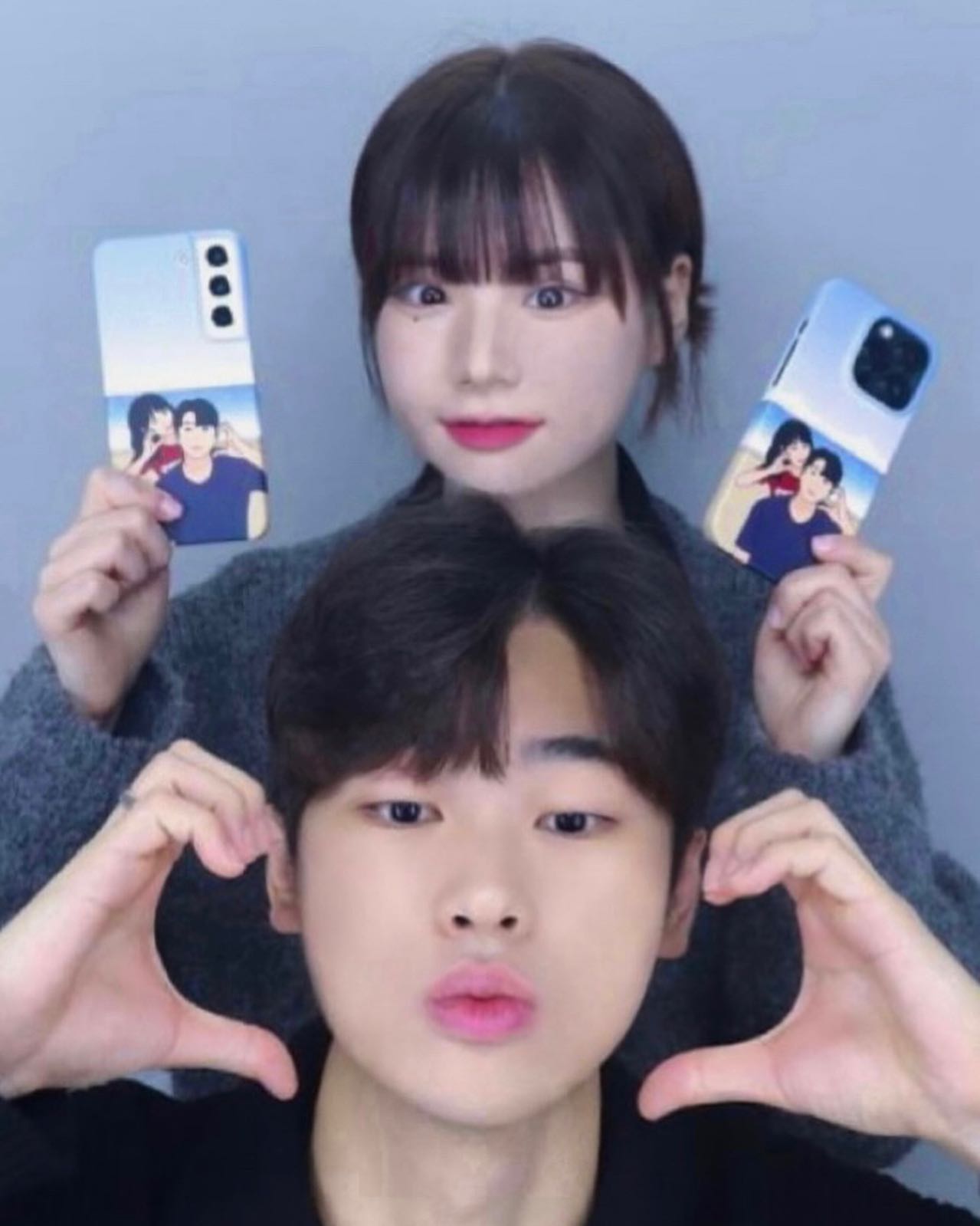 #협찬 common_case 

그려서 만들어 주는 케이스 껴 볼 사람 🙋🏻‍♀️🙋🏻
폰 케이스ㅣ버즈 케이스ㅣ키링ㅣ에어팟 케이스ㅣ그립톡ㅣ그림파일

기념일ㅣ생일선물ㅣ가족ㅣ친구ㅣ연인 의미 있게
선물하기 좋은 아이템 같아 저희처럼 커플들에게도 추천

1:1 주문 제작이다 보니 우리가 원하는 스타일로 
케이스를 꾸밀 수 있음

핸드폰 기종 사진 원하는 디자인 배경 알려드리면
디자이너 분께서 바로 진행 들어가기 때문에 쉽고 간편함

디자이너 분께서 완성하고 나서 시안을 보내주시는데
완성한 그림을 보고 수정하고 싶은 부분이 있으면
디자이너 분하고 상담하면 수정까지 해주시다 보니 더욱 좋았음

2개 이상 무료배송 드로잉 포토까지 무료배송
