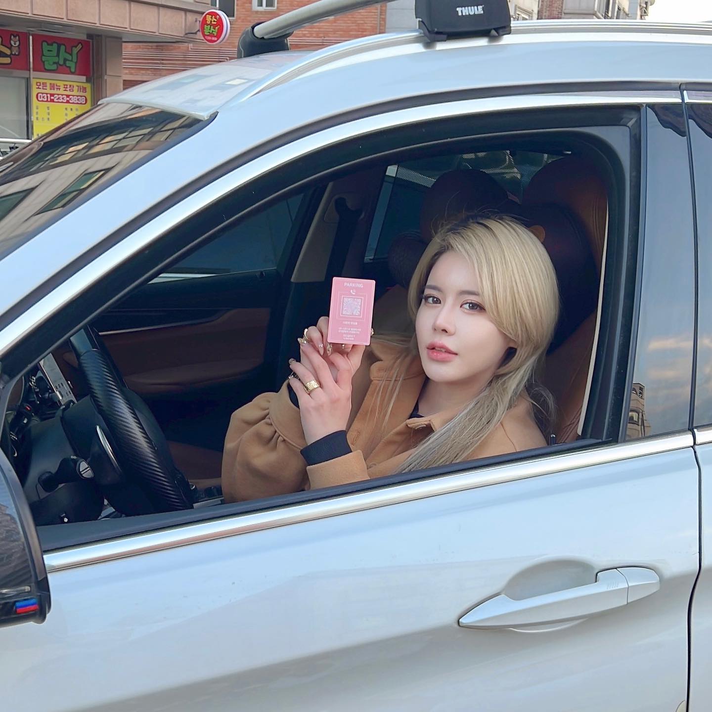 ⠀。˚。˚。˚。˚。
차량 주차번호판 시큐릿 QR카드로 바꿨는데
너무 이쁘다아~٩(ˊᗜˋ*)و
⠀
여러가지 색상중에 눈에 들어온
로.즈.골.드(｡♥‿♥｡)
⠀
메탈카드라서 고급스럽고
QR로 되어있어서
개인정보보호 하기에도 편해요
⠀
번호 노출되는거 싫어하는 사람들한테
선물하기 좋을 거 같아요 🎁
⠀
seqret_tm 
⠀
〃…♥♥…〃⠀
⠀
바이크에도 사용할 수 있는 스티커가 있는데
다음번에 붙이고 보여주겠댯✌🏻
⠀
⠀
#시큐릿 #SEQRET #주차번호판 #QR주차번호판
#개인정보보호 #협찬