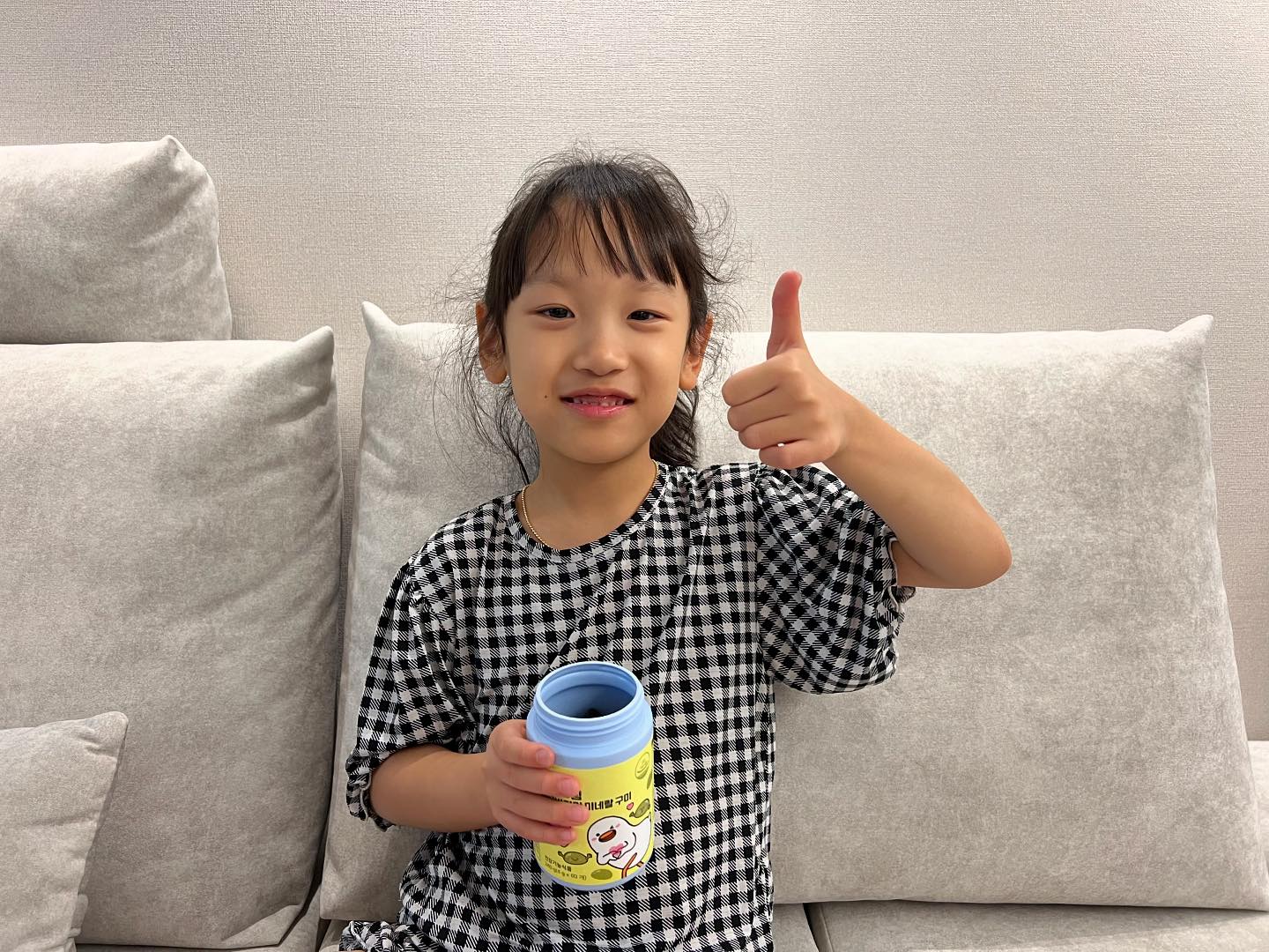 #협찬
.
✨활력드림 멀티비타민 미네랄 구미✨

물 없이 간단히 먹기 좋은 비타민 젤리!

9종 비타민과 미네랄을 구미로 섭취할 수 있어서 남녀노소 모두 맛있게 먹어요😘

필수 요소인 아연과 함께 비타민B 등, 챙겨먹기 쉽지 않은 영양제를 간편하게 젤리로 매일매일 맛있게 먹으니 아이가 넘 좋아하더라구요!

지방, 나트륨이 ZERO임에도 달콤한 청포도맛이라서 호불호 없이 모두 좋아하실 것 같아요.

카카오 이모티콘인 트왈덕과 콜라보한 제품이라서 더욱 귀엽고 친근하더라구요😍
현재 카카오톡 선물하기에도 입점 되어 있어 친구, 지인 선물할 수 있답니다!

#비타민구미 #비타민젤리 #젤리비타민 #젤리영양제 #비타민c젤리 #맛있는비타민 #건강한간식 #간식선물 #건강젤리 #비타젤리 #멀티비타민젤리 #영양젤리 #구미젤리 #멀티구미 #좋아요