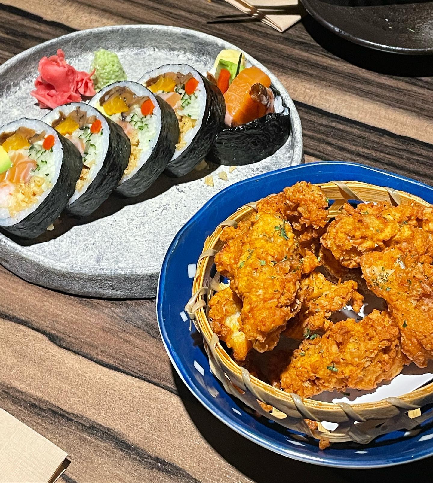#보냠냠_신용산 #쿠모비스트로
신용산에 맛있눈 집 왤케 많지🥹 분위기 짱 좋은 이자카야인데, 닭연골튀김 도른놈임,, 따뜻할 때 먹으니까 더 존맛🐒 그리구 후토마키를 먹으려면 당일 4시까지 예약 필수라서,,소듕하다구 💕 여태 먹은 후토마끼 중에 남바완~