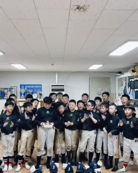 생일이 추석에 딱 걸려버렷🥹
야구부에서 미리 축하받아버렸네 다들고마워

아들 1️⃣1️⃣번째 생일을 🎂축하해
오늘도 다들 고생해따🤗

#너희들꿈을응원할게♥️ 
#노력한만큼결과가오는법 

#일상 #엘리트야구 #김해삼성초야구부 #초등야구부⚾️ #baseball #daily #⚾️🧢
