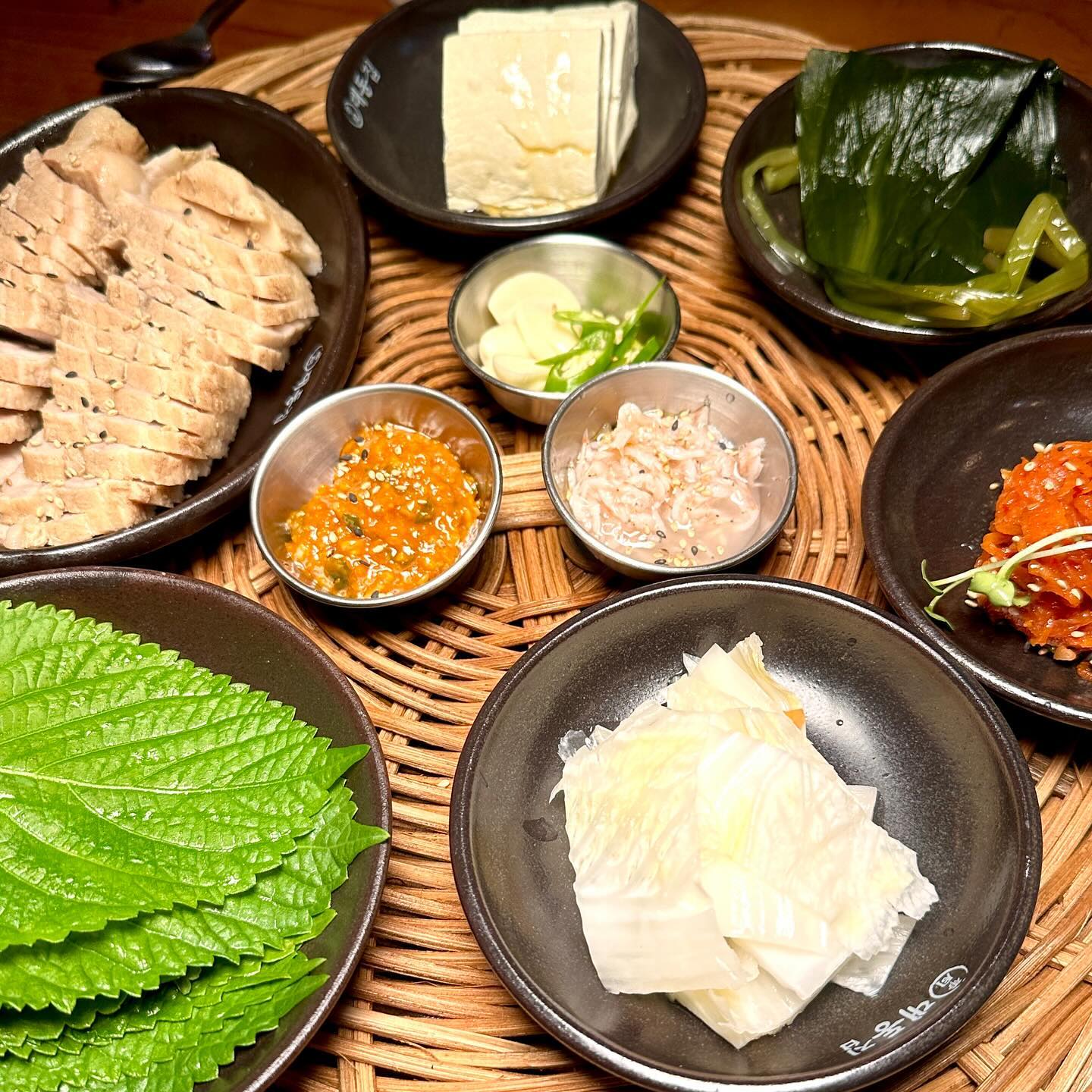 📍야당 대동집

술 먹기 좋은 파주 야당 대동집🫶🏻 
보쌈 넘 맛있쟈냐!! 멸치국수도 국물 끝내주고!! 한식 안주 끌릴 때 추천🫡

#파주 #야당 #야당역 #야당맛집 #야당역맛집 #야당동 #파주맛집 #대동집 #먹스타 #먹스타맞팔 #먹스타그램 #팔로우 #맛집그램 #맛스타그램 #맛집추천 #좋아요그램 #먹스타맞팔 #먹팔소통 #먹팔맞팔 #좋아요그램 #좋아요 #맛집 #맛집스타그램 #좋아요 #좋아요반사 #좋반 #좋아요테러 #좋테 #먹스타그램 #먹스타 #먹팔 #먹팔해요 #먹팔맞팔 #야니야미 #야니야미_야당