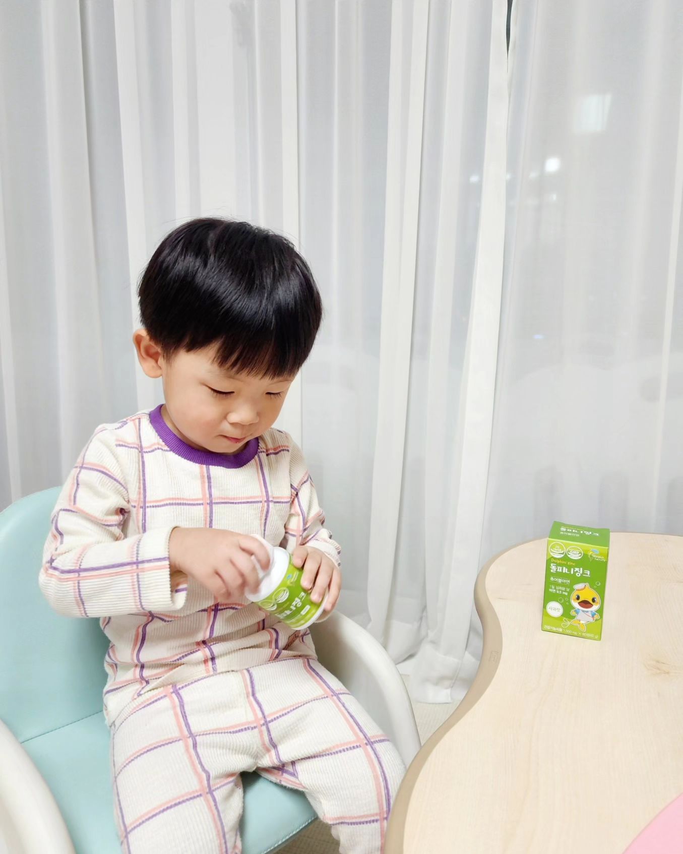 어린이집 다니고나서는 감기도 잘걸리고🤧 
요즘은 독감이 유행이라 면역력을 위해 
✔️1일 2회 먹는 츄어블 어린이 아연🫧
아침, 저녁으로 먹고 있는데 사과맛🍏이라 맛있는지 자꾸 더 달라하고 안된다해도 이젠 뚜껑도 혼자 열어서 먹기에 치워두기 바쁘다🤭 ㅋㅋ
(지금도 2개 먹은건 안 비밀🤣)

https://smartstore.naver.com/ndolphinfactory/products/4408815575

#협찬#어린이아연#맛있는아연#키즈아연#유아아연#잘먹는아연#돌피니아연#면역츄어블#아연