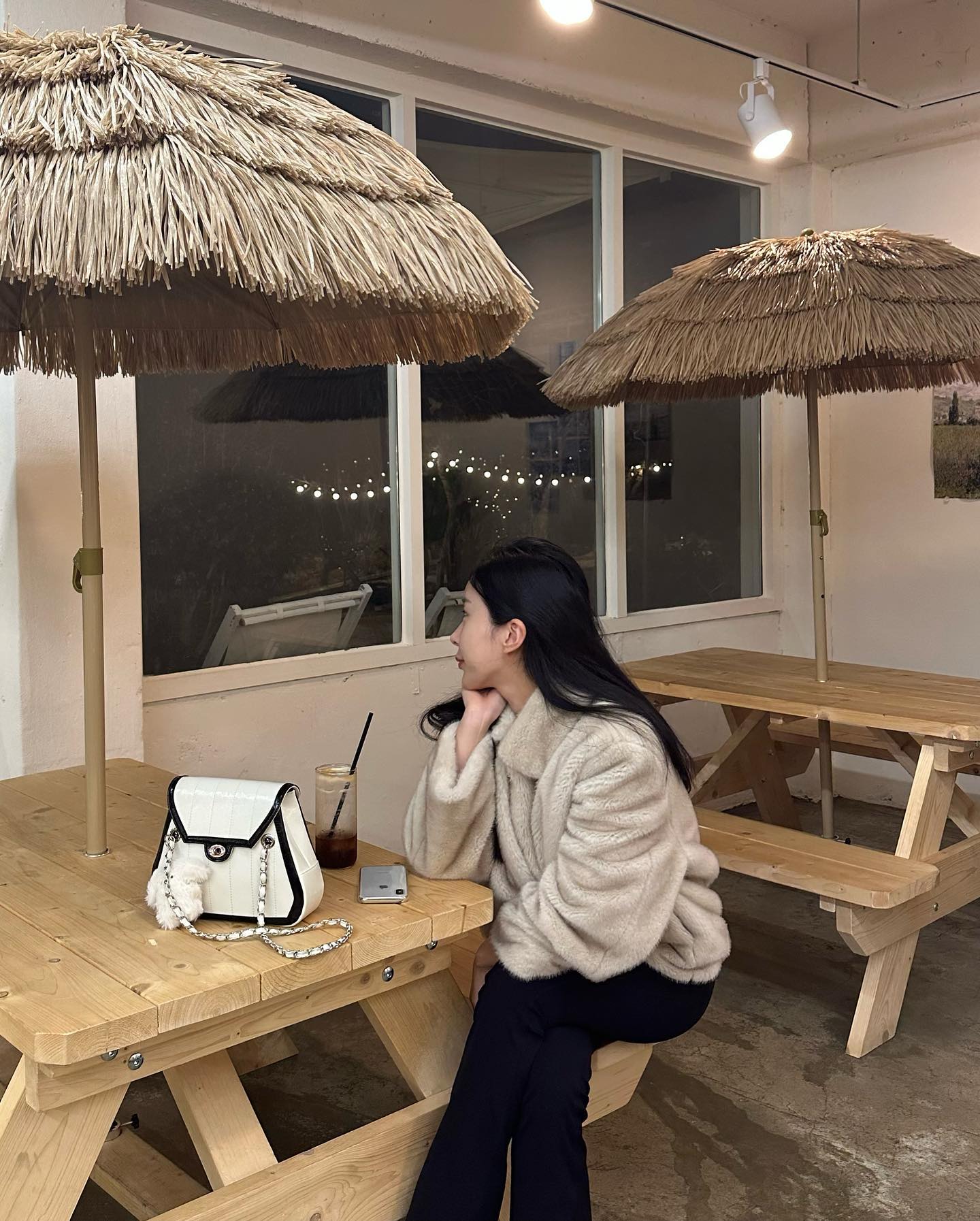 #협찬 #해피삐데이 
이국적인 인테리어가 너무 예쁜 곳🏝🌲
애견동반카페라서 우리 또또도 함께 할 수 있어서 더 좋았구요🫧
라떼맛집이라는데💭 대동강라떼의 솔트크림이 넘무 맛있었어요🫶🏻
케이크 메뉴도 다양하고, 반려견을 위한 애견간식도 팔아서 좋더라구요 !🤍
뒷편에는 모래놀이터도 있고, 반려견을 위한 루프트탑 테라스도 있어서 아이와 반려동물과 가기 좋은 카페 ☕️
실내에도 애견동반 가능하고 한적한 곳에 위치해서 여유롭게 쉴 수 있어서 좋은 곳 ~ 🫧🫶🏻

.
.
.
#부산카페 #부산강서구카페 #김해대동카페 #부산애견동반 #부산애견동반카페 #부산강서구카페