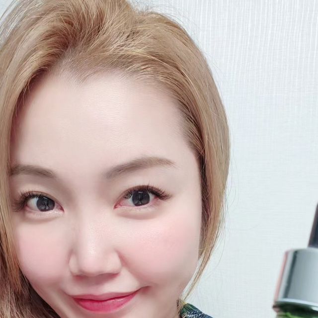 여행하는 술꾼언니💋 on Instagram: "#광고 날씨가 변할때마다 건조 푸석 예민해지잖아요 요즘 무덥게 찌다가 비오고 습하고 축축하면서 마르면 건조하구.. 보습력이 좋은 제품, 끈적임이 없어