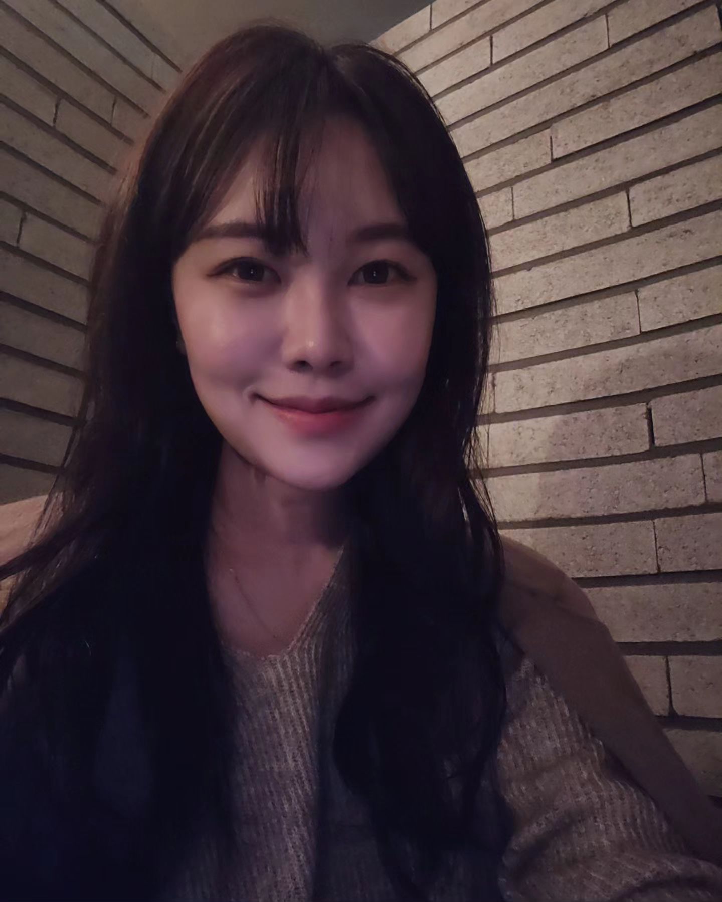 어후 3일 뒤면 또 나이먹네^^💧
음식 사진만 가득한 폰 갤러리 속 오아시스같은 #셀카,,