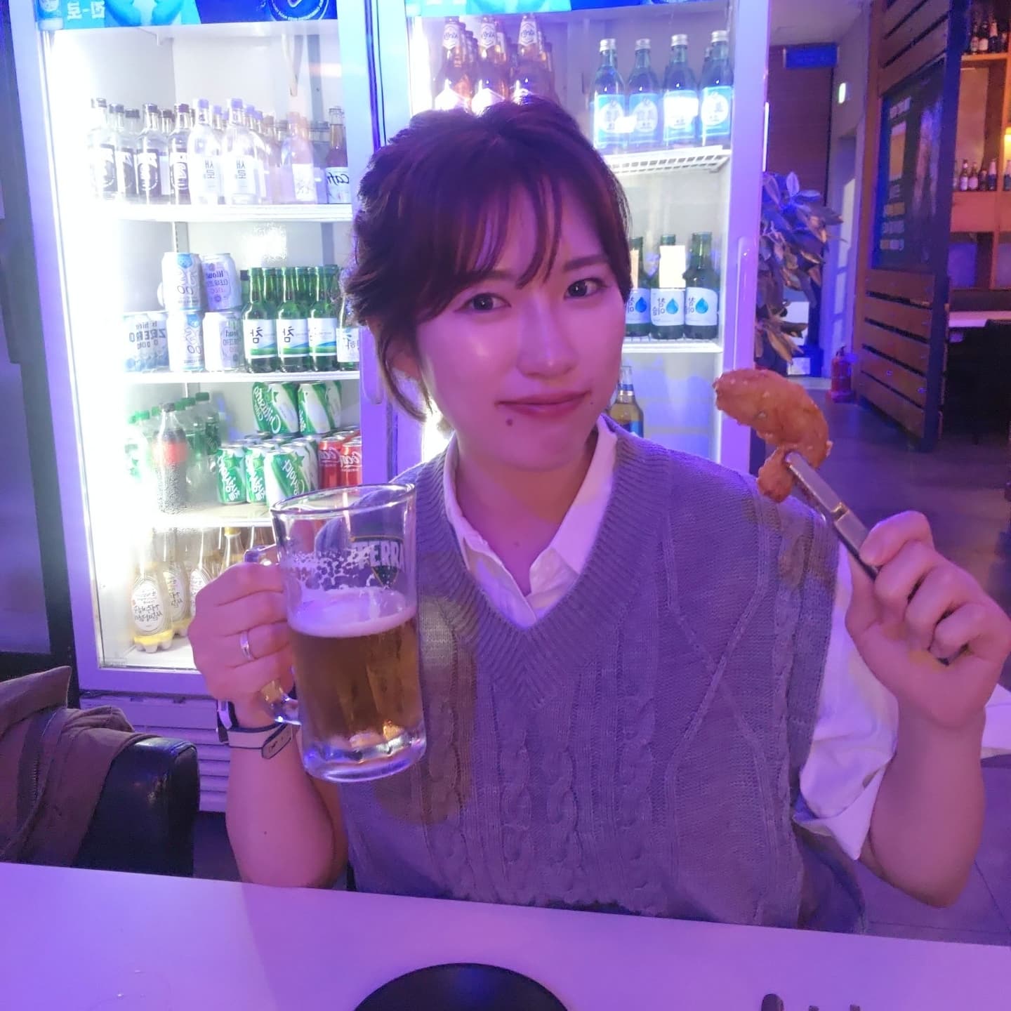 #협찬
오랜만에 다녀온 대구 +_+
동촌유원지 들렀다가 야구 보면서 치킨 땡기길래
몽돌매운간장닭발&치킨 다녀왔어요!
안 그래도 여기 유명하다고 얘기만 들었는데 드디어 와봤다며 ㅋㅋㅋㅋ
분위기도 좋고 호프집 분위기 낭낭해서
나도 모르게 생맥주 계속 먹고 있더라구요..?
치킨 양념도 완전 내 서타일,,❤️
다음에는 닭발 먹으러 또 오려구요!!
.
.
#동촌유원지맛집 #동촌유원지술집 #동촌유원지치킨 #동촌유원지닭발 #동촌유원지맥주 #망우공원맛집 #대구동촌맛집 #효목동맛집 #몽돌매운간장닭발&치킨 #간장닭발 #간장찜닭 #닭볶음탕 #간장닭발 #희망리턴패키지 #한국스마트컨설팅협회