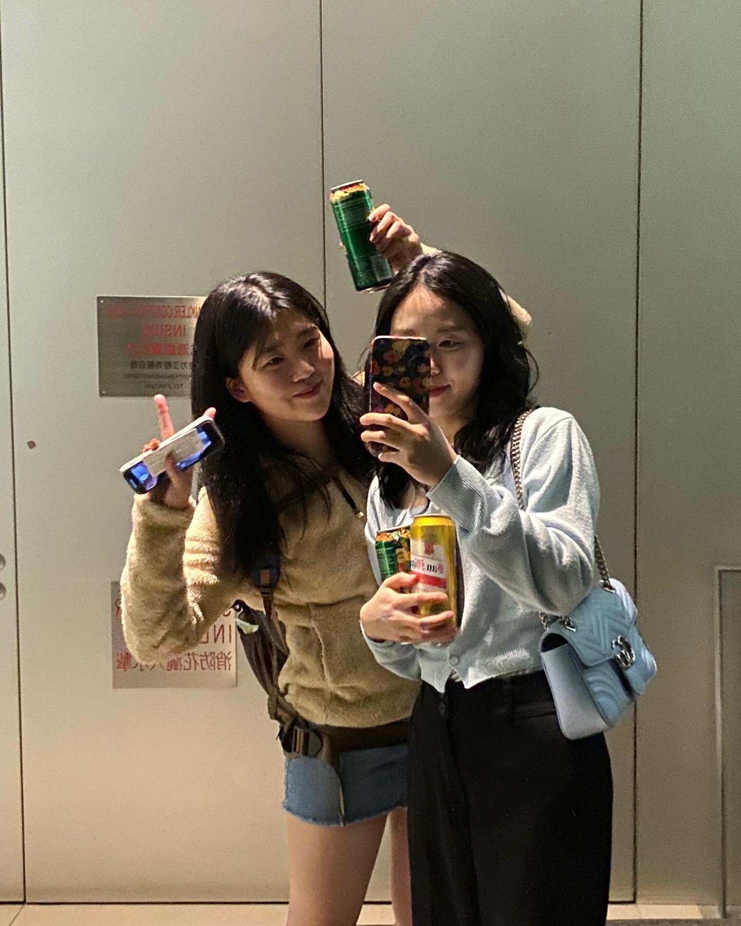 #일상기록 #2일차 

✏️ 스탠리마켓 - 베이크하우스 - 침차이키 - 익청빌딩 - 초이홍아파트 - 침사추이 - 제니쿠키 - 심포니오브나이트 

평온한 바다 마을부터 화려한 도시의밤까지 💫 
오랜만에 3만보 달성 :) 

#홍콩 #침차이키 #익청빌딩 #제니쿠키 #홍콩야경