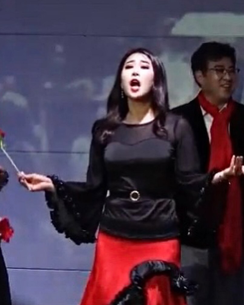 #오페라인제주
오페라 카르멘의 카르멘, 마술피리의 파파게나, 
해녀의 명자까지 🎶
#오페라인제주 오페라 갈라콘서트 🤍
최애 캐릭터 카르멘을 표현하기위해 
도움주신 제주상공회의소 청년님들 감사합니다 !
-
모두모두 고생많으셨어요 💕