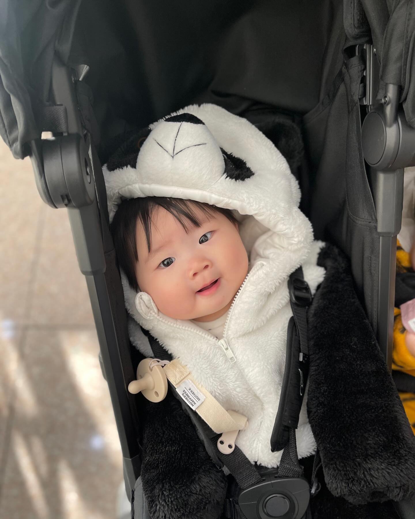 요즘 통잠 자는 튼튼이 
진짜 고맙… ㅠㅠ
사랑해 💕

#사랑하는우리딸❤️ #선둥이 #딸둥이 #9개월아기
