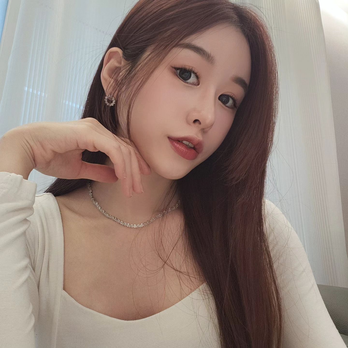 #협찬 #광고

백화점 쥬얼리 브랜드 엔클레어

착용했을때 얼굴을 환하게 비춰주는
실버 귀걸이 목걸이 세트 💎
너무 영롱하고 고급스러워서
곧 다가오는 연말룩에 제격이랍니다🤍

#enclair #엔클레어 #디자이너브랜드 #백화점주얼리 #여자목걸이 #여자귀걸이