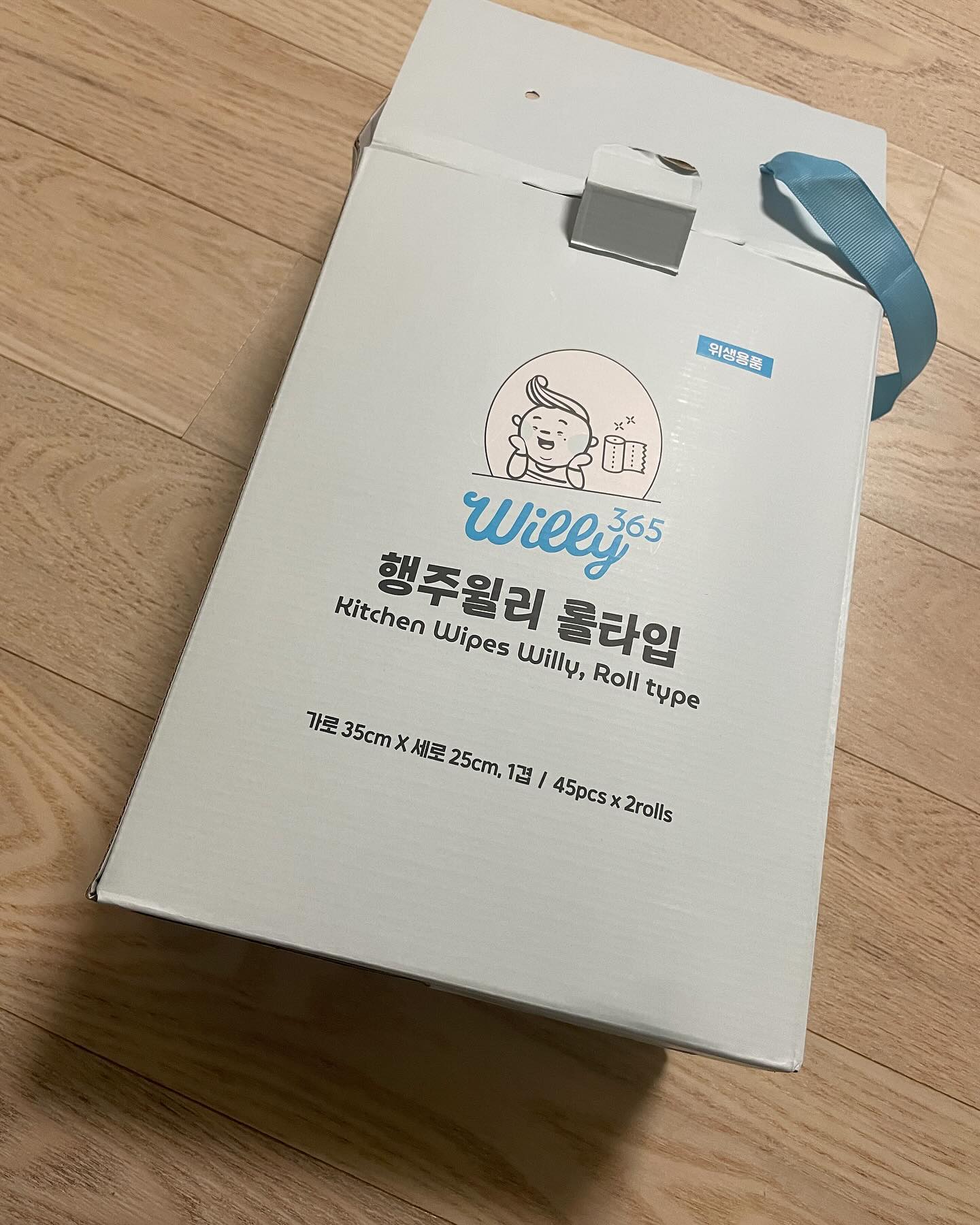 빨아쓰는행주라서너무좋아용!!! 위생적으로도좋구용!!!뮬들어도 다시씻어서금방새것처럼사용함이너무좋은제품이랍니당 패키지도이뻐서 집들이선물용으로도 귯귯!!!
이제품 또구매할의향이뿜뿜 후훗 행주에서 냄새나는거정말로 싫어하는데용!!!이제품은 그런걱종 노노후훗 생분해되는 친환경이라서 더욱맘에드는 행주랍니당 후훗 대나무에서추출해서만든 순식물성이라서 안심하고사용중이랍니당 뱀부 후훗 한손으로도 짤수잇구용 손목에 무리가지가않아서 귯귯 
빠르게건조하면서 냄새도 노노우 휴훗
#행주윌리 #윌리365 #친환경행주 #롤행주 #프로덕트온라인 #행주윌리롤타입
롤당 45매 X 2롤의 가성비 높은 많은양으로 후훗
 100% 자연에서 생분해되는 대나무 비스코스 원단이라서 사용후버려도 걱정없어용^^
 10회이상 빨아 쓰고 후훗 양념뭇어도씻어서또사용해도 굿굿 
 흡수력과 건조력이 좋아서 냄새가 없어용 후훗 냄새에민감한나인뎅 후훗 걱정없져용