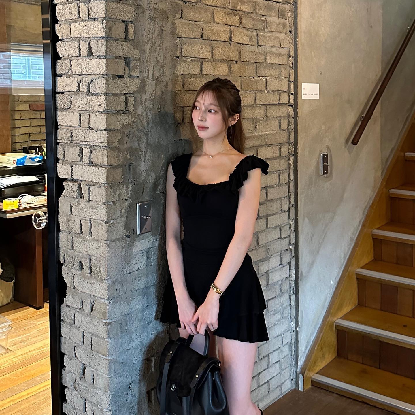 바쁘게 움직인 날에 와플 두개는 먹어줘야죠 🤎

#카페인중독 #생크림와플