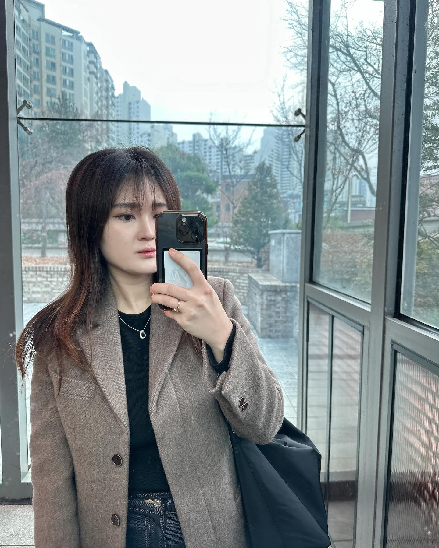 아나 인스타 진짜ㅡㅡ
열심히 쓴거 날아갔네요
하려던 말은 '마라탕 존맛'입니다

아우터 : #슬로우앤드
상의 : #오케플 #베리그레이트티
하의 : #유메르 #제인데님
가방 : 유메르 #파나슈백

#출근룩 #데일리룩 #데일리코디 #출근룩기록 #ootd