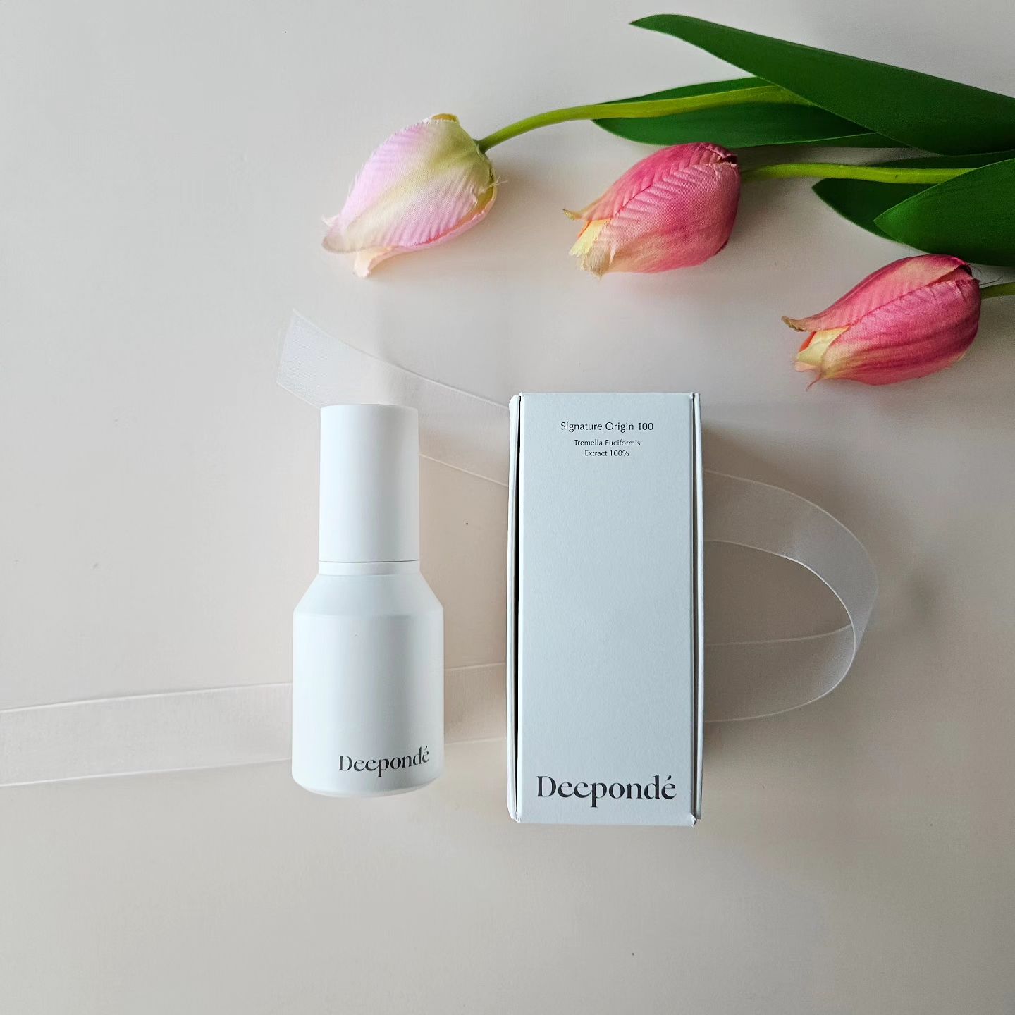 #광고
디폰데 흰목이버섯 시그니처 오리진 100 앰플 50ml 사용해봤어요

흰목이버섯추출물 100%인 오직 한 가지 성분으로 수분에 집중한 에센스입니다

단 하나의 성분만으로도 느껴지는 풍부한 수분감과 항산화 리프팅 그리고 끈적이지 않고 산듯한 사용감에 만족스러웠어요

특별한 향이 없어 좋았고
저처럼 피부가 예민한 분들도 충분히 사용 가능할것 같아요

피부의 운명을 바꾸는 첫단계 에센스라는 타이틀로
이미 지난 GS홈쇼핑에서 1위를 하여, 앵콜 방송까지 진행한 앰플이에요

#디폰데 #시그니처오리진100 #흰목이버섯 #수분에센스 #첫단계 #첫단계에센스
#deeponde #signitureorigin100 #slowcosmetic