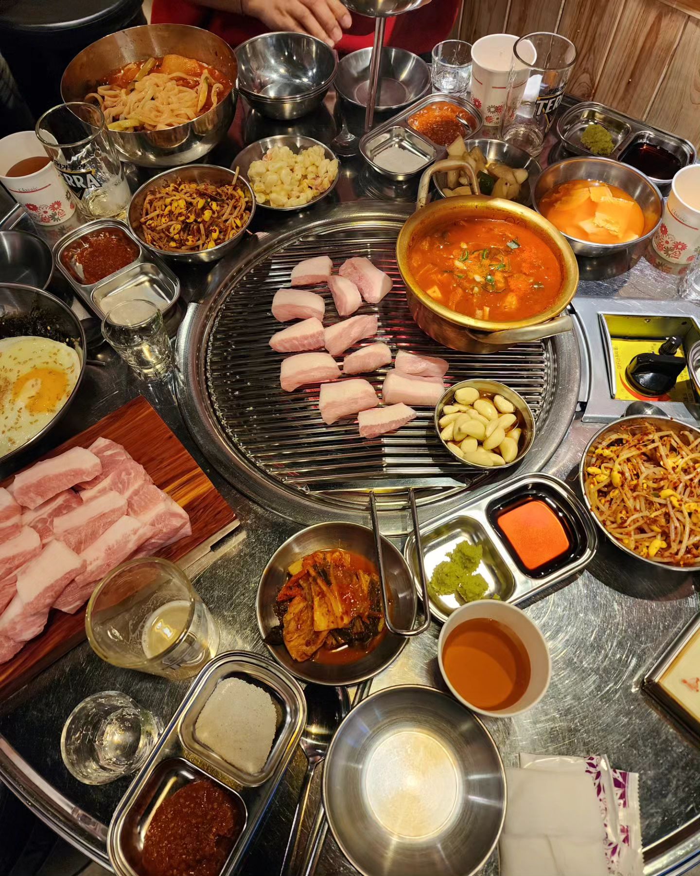 지난주말 기록 뿌니들이랑
우리 막냉이 청첩장 받은 날🥹
청첩장을 핑계 삼아 신나게 논날 ㅋ
항껍 깡우동 또 먹으러 가자~~

#청첩장모임 #박가네숯불껍데기 는 사랑🫶  #깡우동 도 사랑🫶