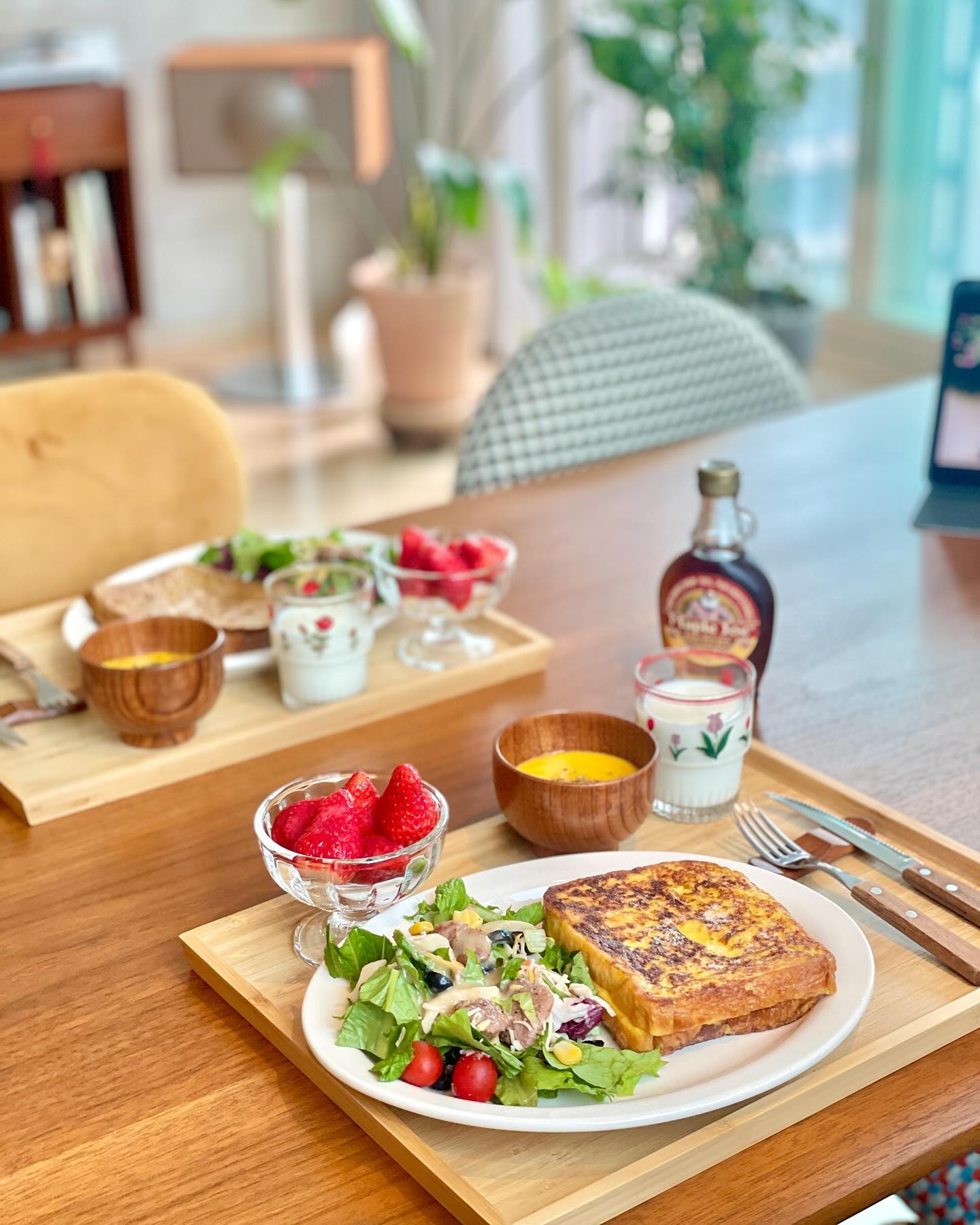 -
며칠 째 비만 주륵주륵 오니까 화창한 하늘 보고싶다🥹
맑은 날 찍어놨던 프렌치토스트 사진 올려보기💛
이제야 겨울 옷들 정리해서 빨래할 것들이 남았는데
내일은 해가 좀 났으면 좋겠어요 ◡̈