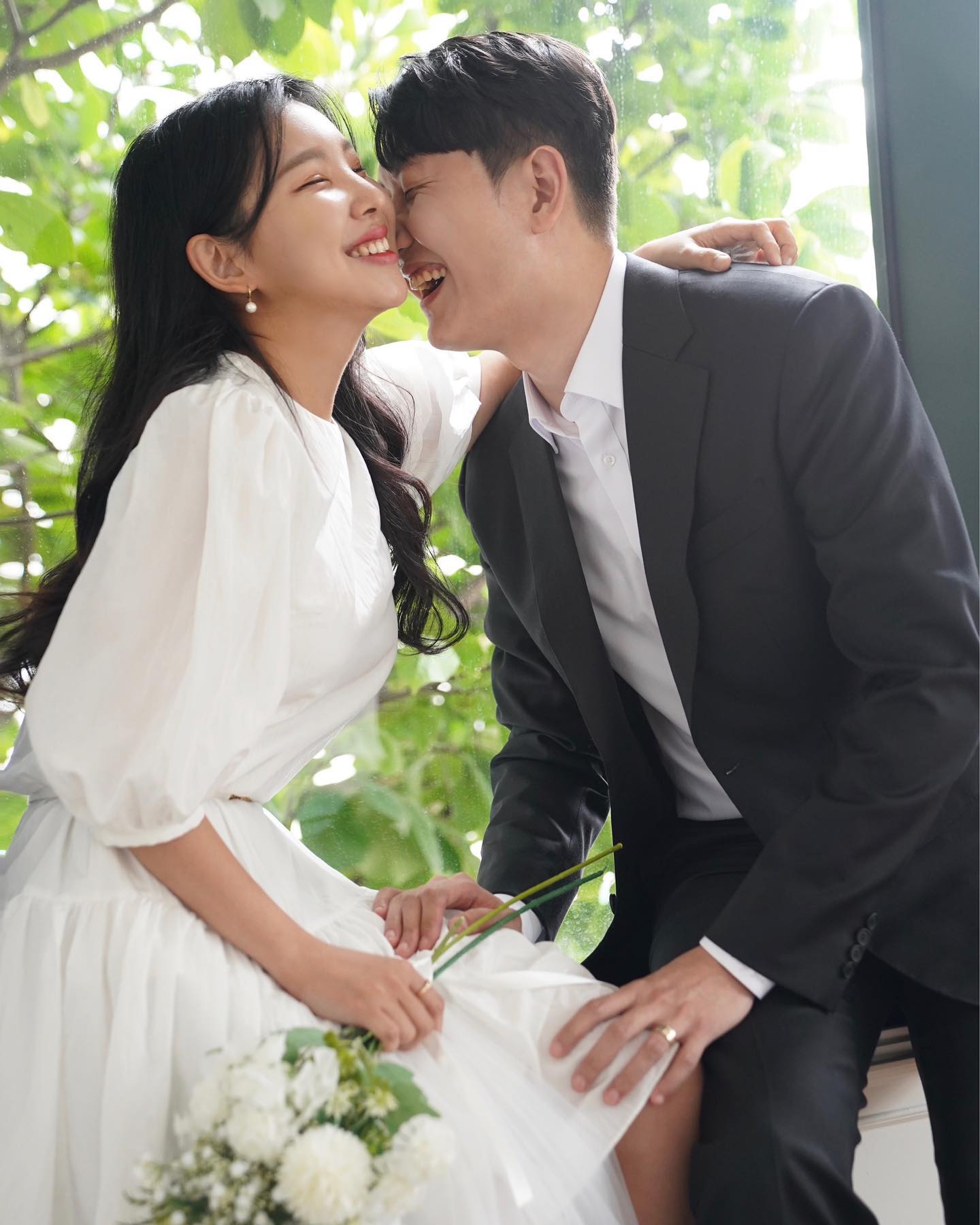 🍀셀프 가족사진 찍고싶어 갔다가 웨딩사진을 찍어버렸다🍀

스튜디오 분위기가 얼마나 좋던지 똥손인 내가 막 찍어도 만족하는 사진을ㅎㅎ사장님도 너무 친절하셔요♡

또 찍으러갈께요 평생 해주세요 최사장님🫶🏻

#내돈내산 #셀프스튜디오