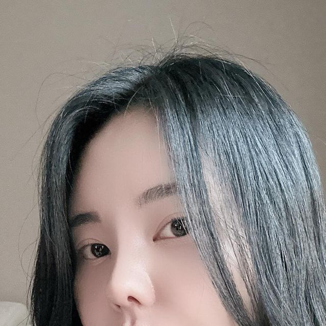 뷰티 패션 모델 인플루언서 : 뿜뿜 on Instagram: "#협찬 입술에 부드럽게 녹아드는게 ~ ❤︎ 보습력과 윤기나는 입술표현까지 가능한 메리쏘드 콜라겐 멜팅 립밤이에요! 식물성 콜라겐 성분이