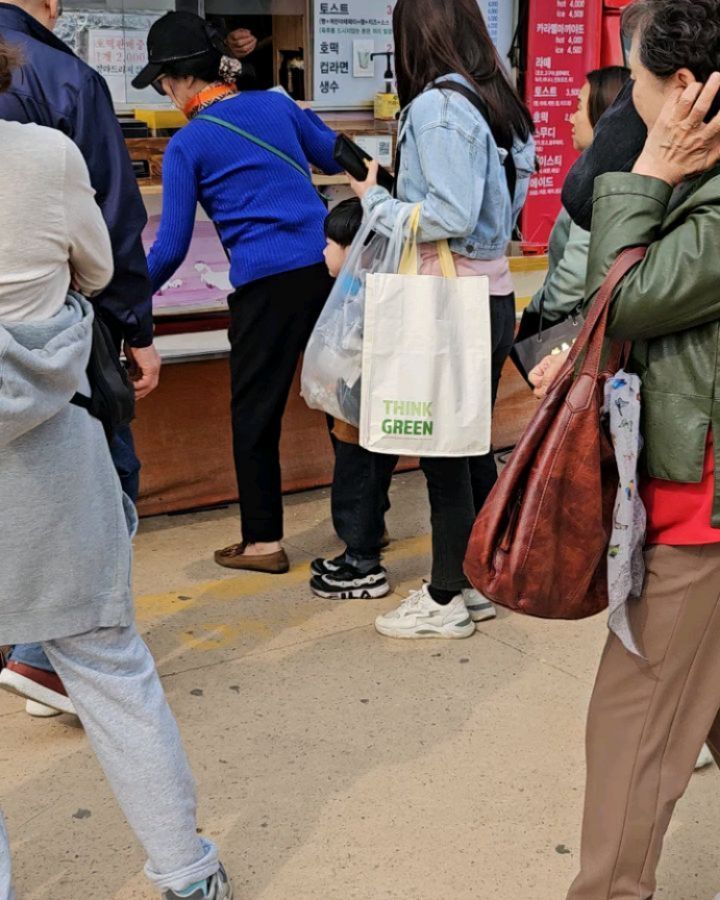 선거날~
태운이랑같이 나들이🧡
너무너무좋았는데 아들노무시끼가 말을 안들어 사람을 빡치게해서 혼내고 사과하고 이걸무한반복
하...화안내고싶어도 내몸뚱이가 힘드니ㅠ짜증내는 나기도 하지만
제발 한번에말좀 들어주면 좋겠다🥹
그래도 혼자 토스트도 주문하고 많이컸다🫶
담에또오기로 약속하고 돌아옴ㅋㅋㅋㅋㅋ
난 지금 지칠대로 지침😢
맘같아선 저 저식은 안데리고 가도싶음ㅋㅋㅋㅋㅋㅋ
.
.
#봄나들이#벚꽃구경#만4살#6살형아#말좀들어라#진짜