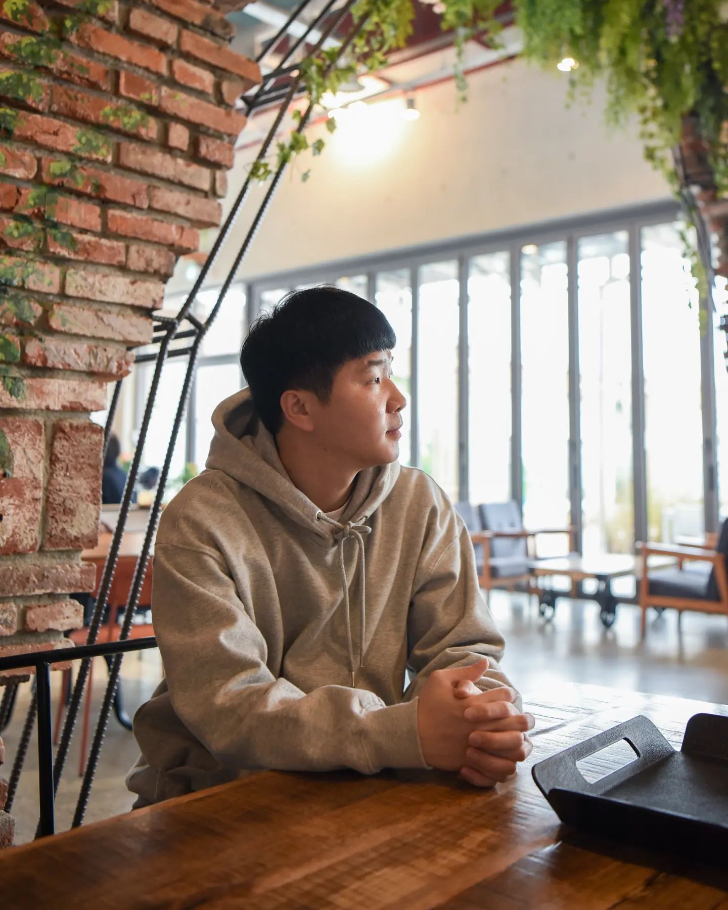즐겨입는 스타일 중 하나인 후드티!
겨울철에 즐겨 입는 스타일인데 따뜻하고 편하고!
기모가 들어있어서 좋아요!
데일리로 입기 편하고 코트랑 같이 입어서 스타일링도 좋고!

#우일신 #바이블오버핏기모후드티셔츠 #겨울데일리룩 #겨울코디 #겨울스타일링 #출근룩 #여행룩 #남자겨울코디 #후드티코디 #캐주얼룩 #남자데일리룩 #남자코디 #남자옷 #후드티추천 #청바지추천 #남자청바지 #청바지코디 #남자옷쇼핑몰 #브란끄데일리룩