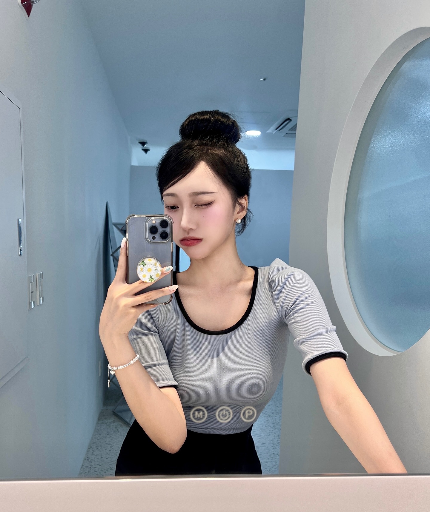 신데렐라머리 ㅋㅅㅋ
힘들었던 7월 끝🫠
.
.
.
.
#올림머리 #똥머리 #거울샷 #거울셀카 #셀카 #셀피 #셀스타그램 #얼스타그램 #selca #selfie #ootd #dailylook #데일리룩 #오오티디 #좋아요반사 #부평 #인천 #좋튀잡 #좋튀반사 #likeforlikes #lfl #fff #첫줄 #첫줄반사 #협찬문의 #소통해요 #협찬디엠 #フォローバック #いいねした人全員ファローする #いいね返し