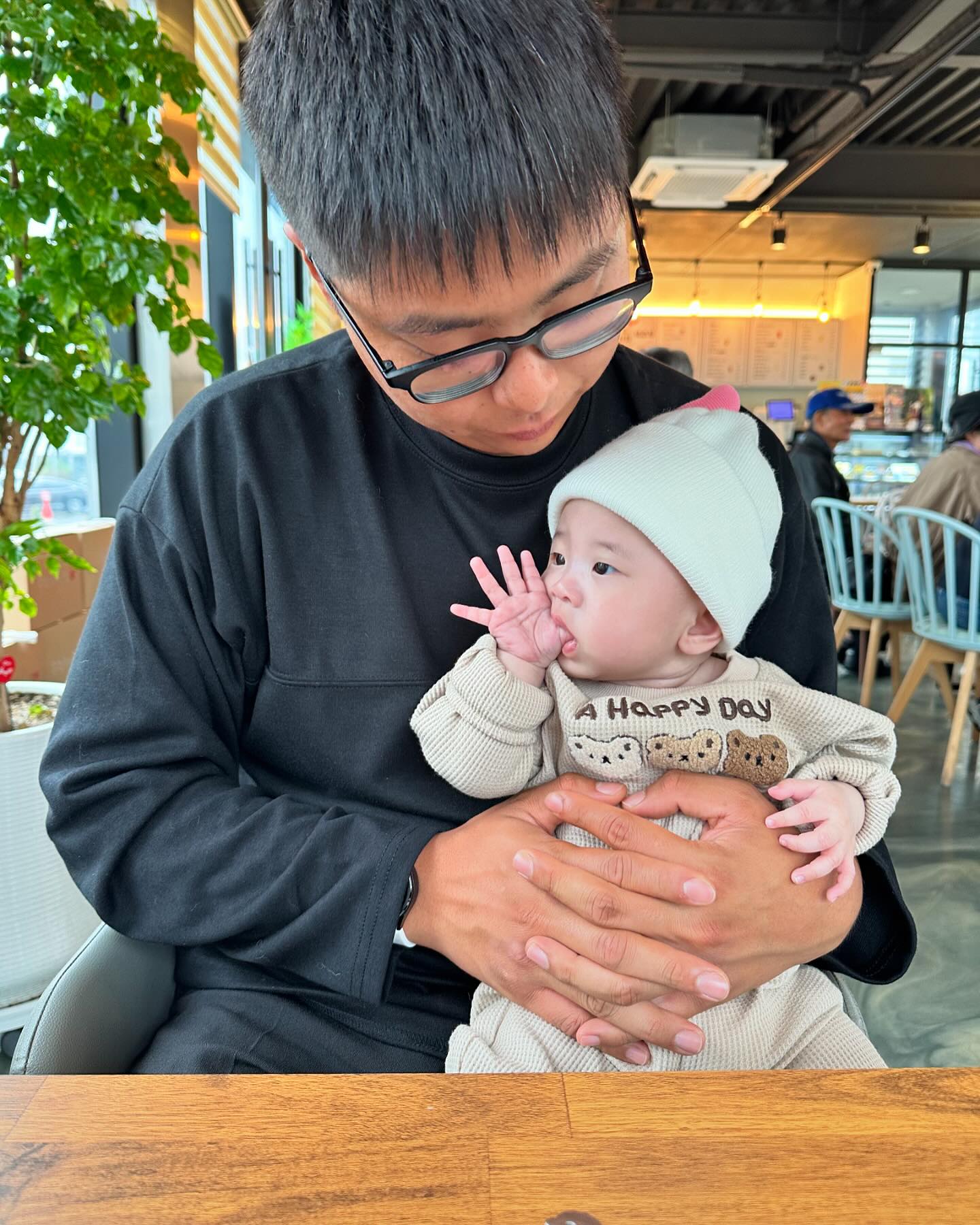교동도로 드라이브가기🚗
새로운 곳 가서 기분 좋은 쮸니❤️
#교동도 #대룡시장 #교동도대룡시장 #강화도 #드라이브 #🚗 #기분좋은딸랑구 #육아맘 #육아일상 #딸랑구맘 #육아 #일상그램 #부부스타그램 #육아스타그램 #💕 park_joo_kwan love_kong_je